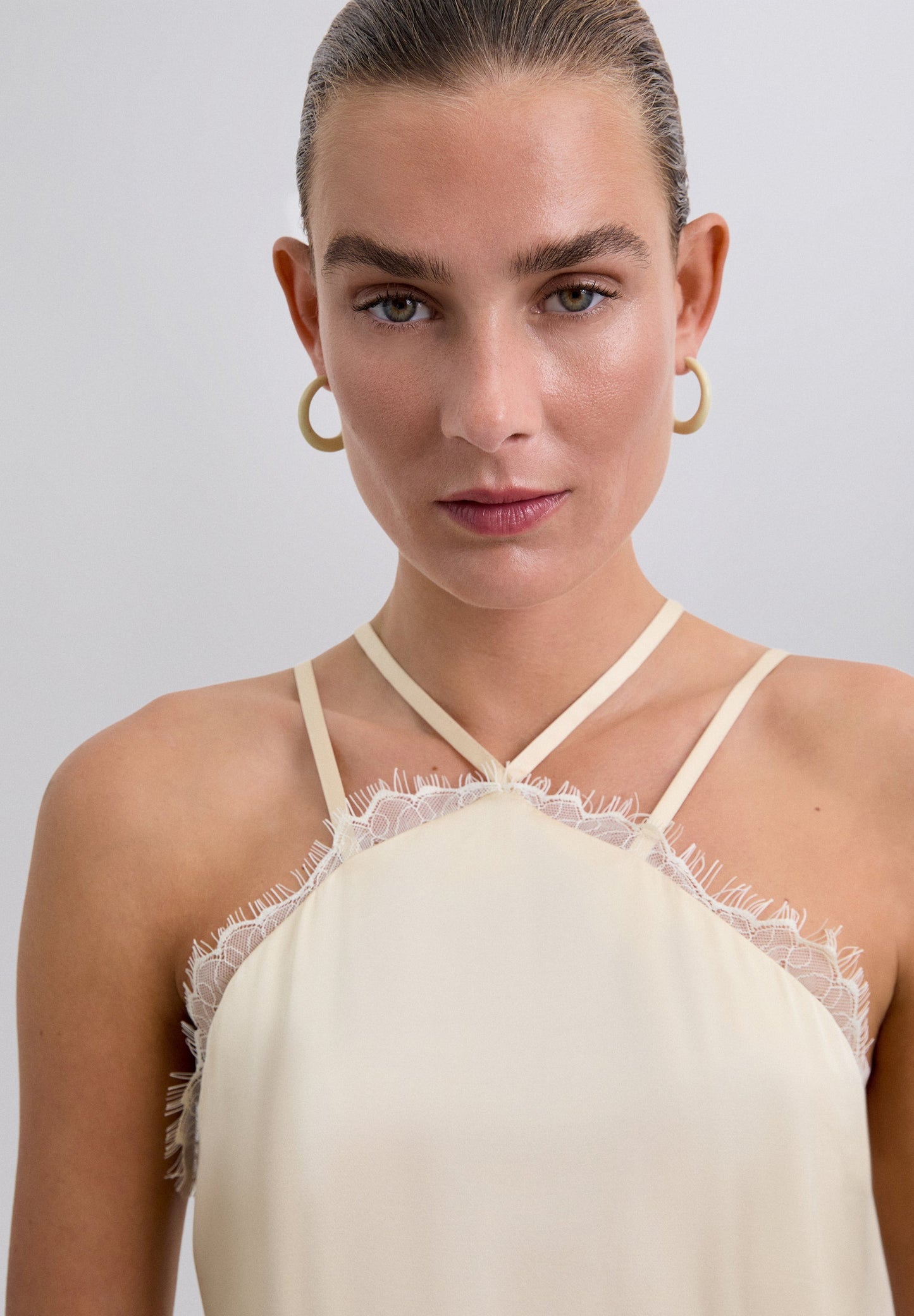 VESTIDO RENDADO ACETINADO