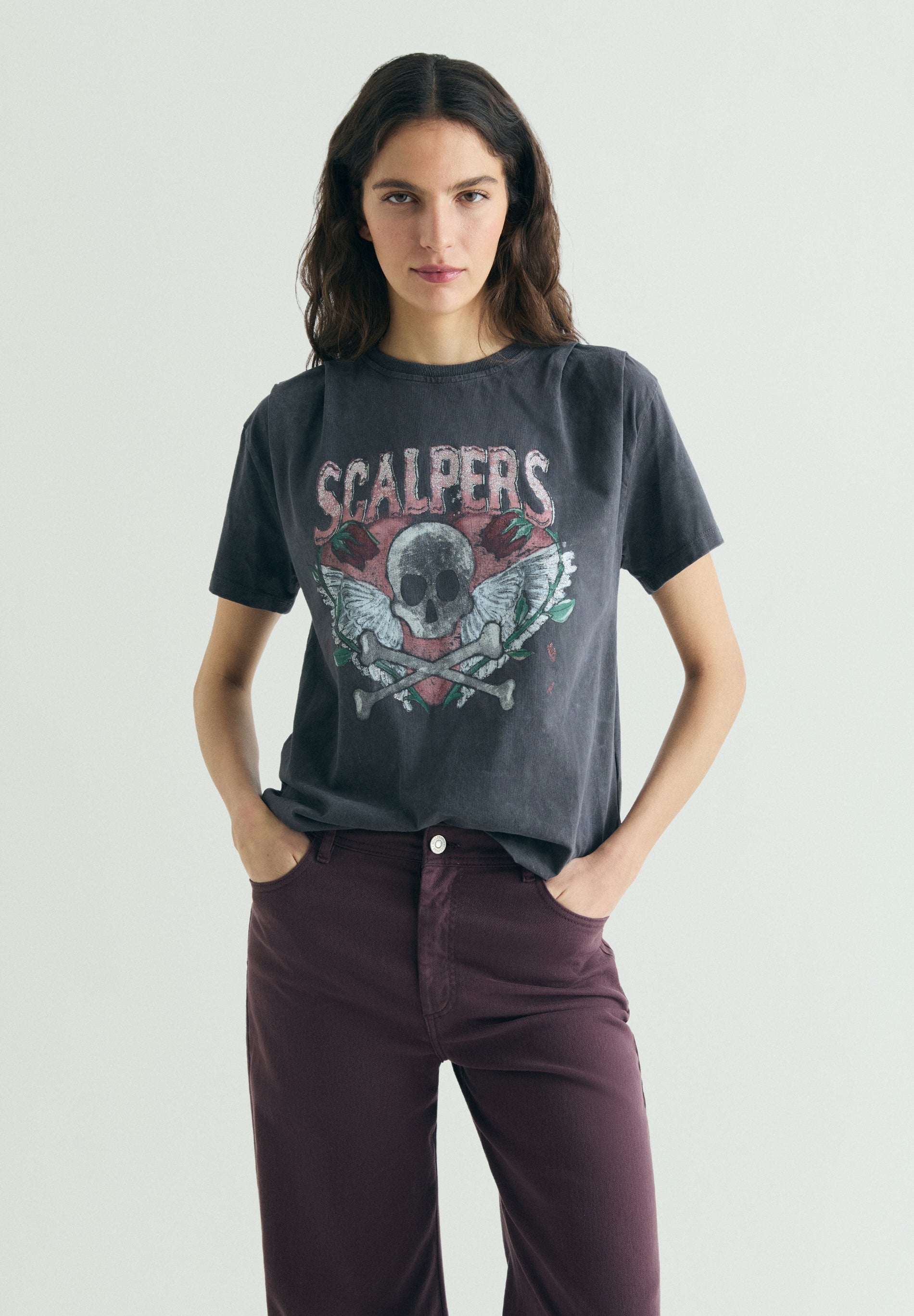 T-SHIRT COM SKULL DE EFEITO DESBOTADO