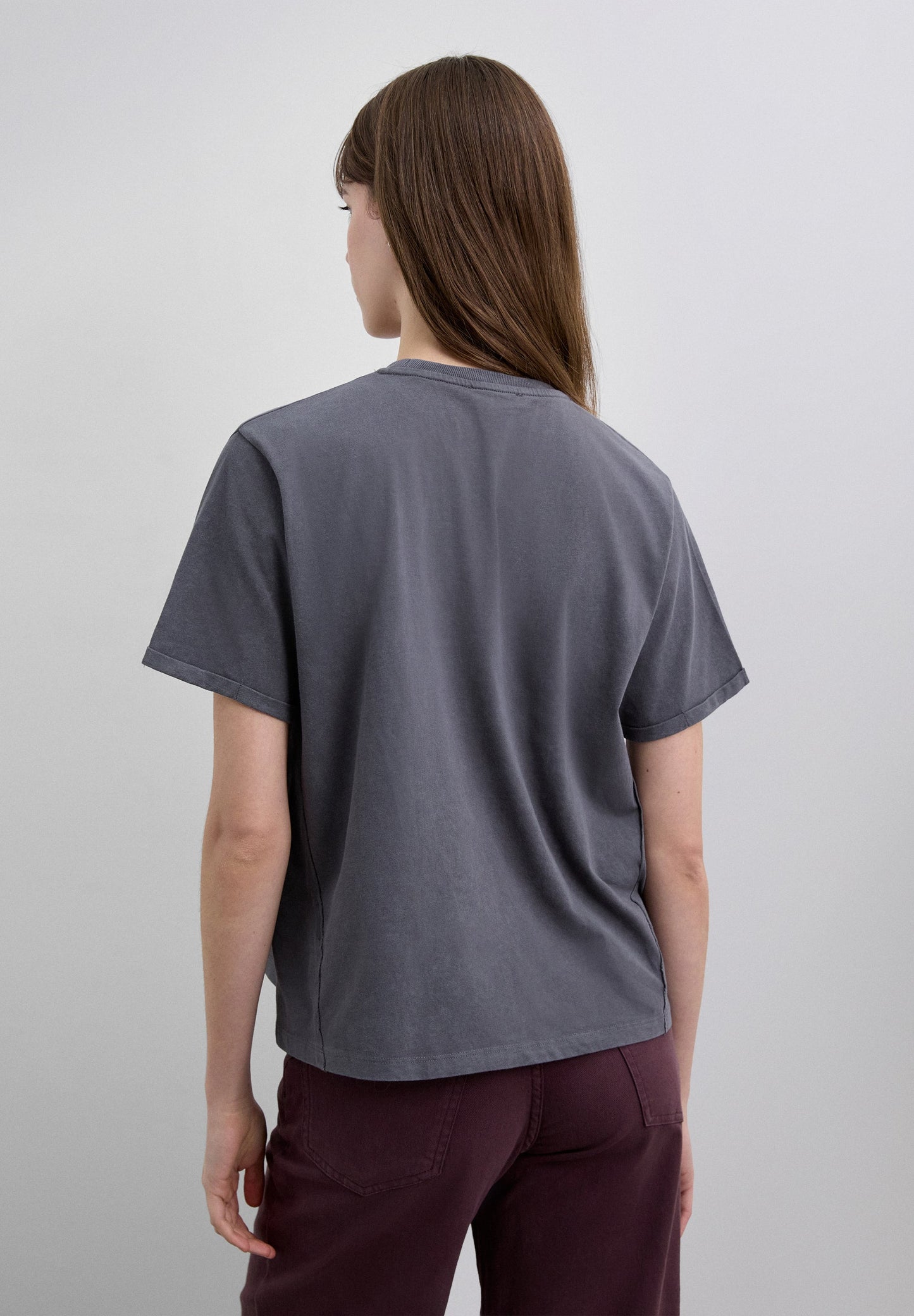 T-SHIRT ASSIMÉTRICA COM PADRÃO