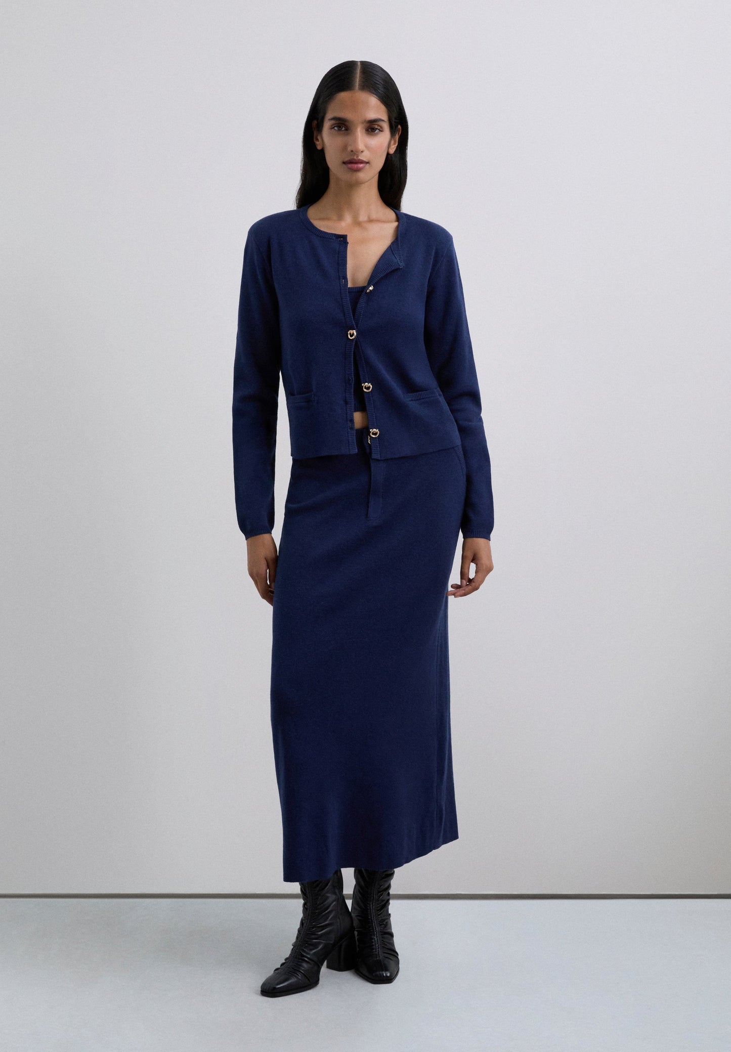 CARDIGAN COM BOTÕES DOURADOS