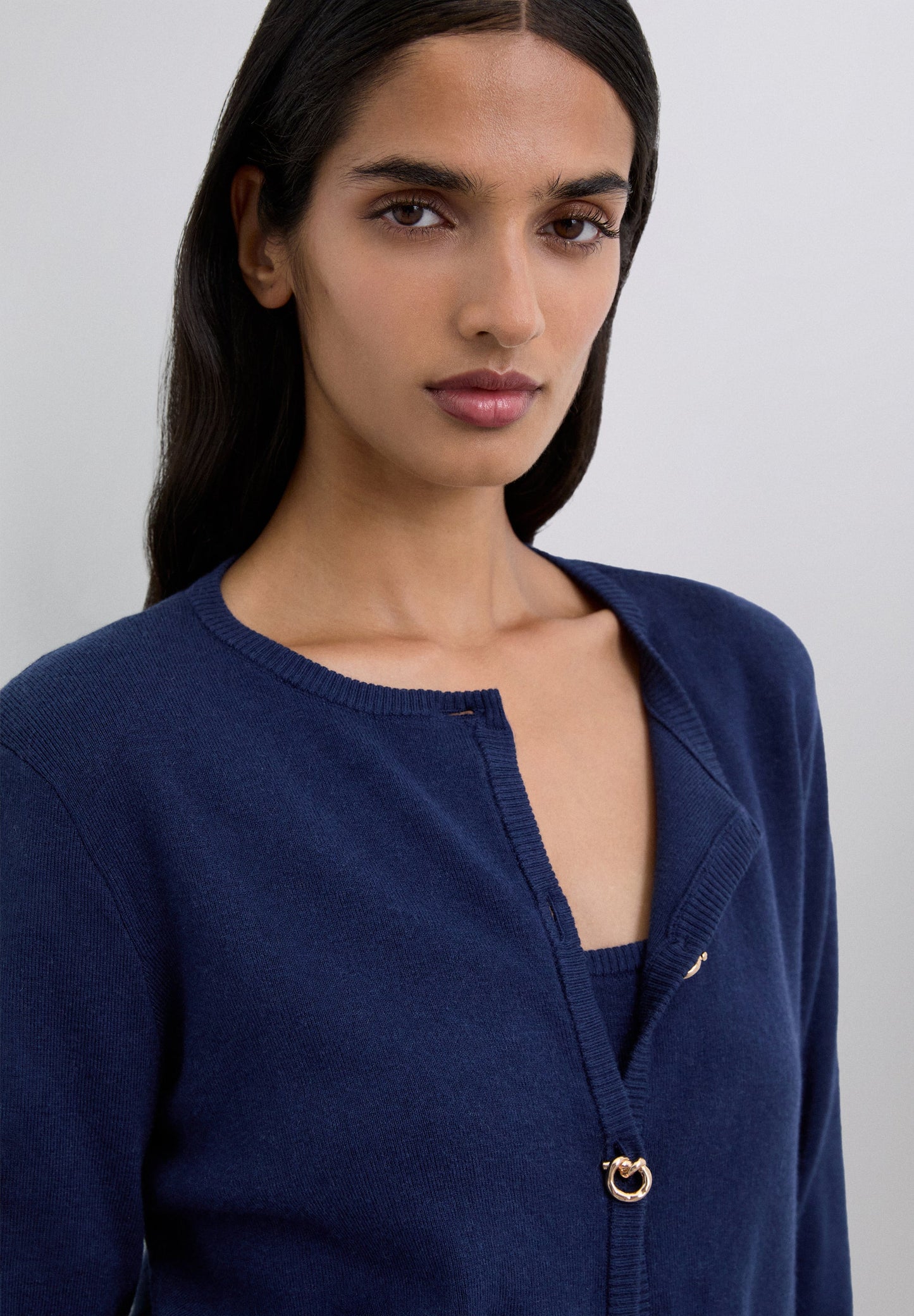 CARDIGAN COM BOTÕES DOURADOS