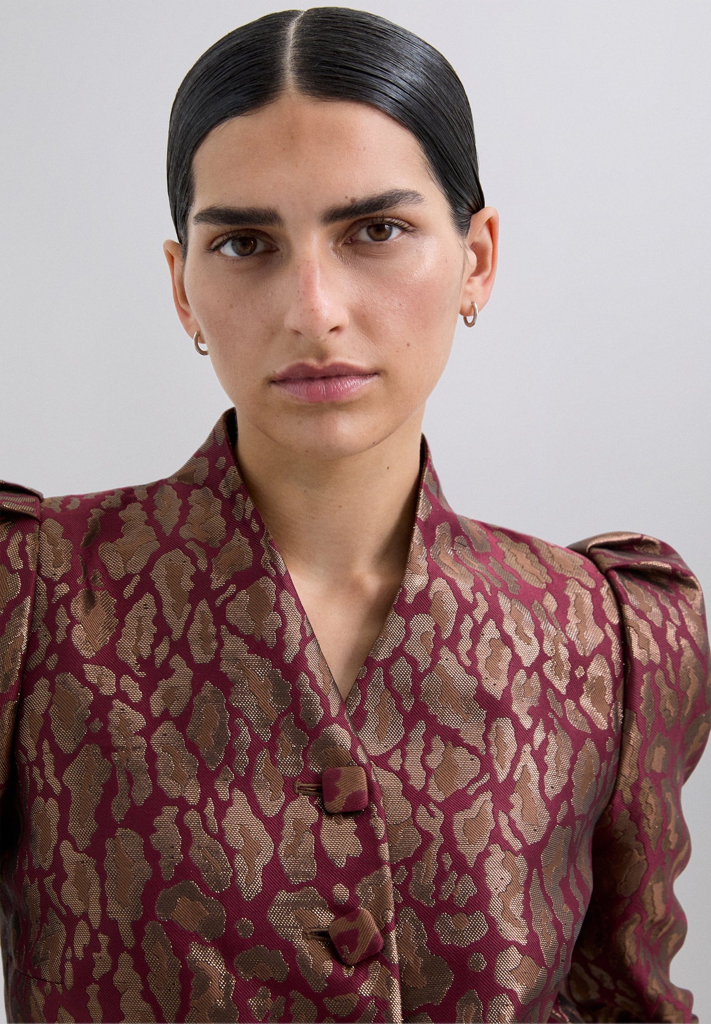 BLAZER CROPPED COM ESTAMPADO ANIMAL METALIZADO