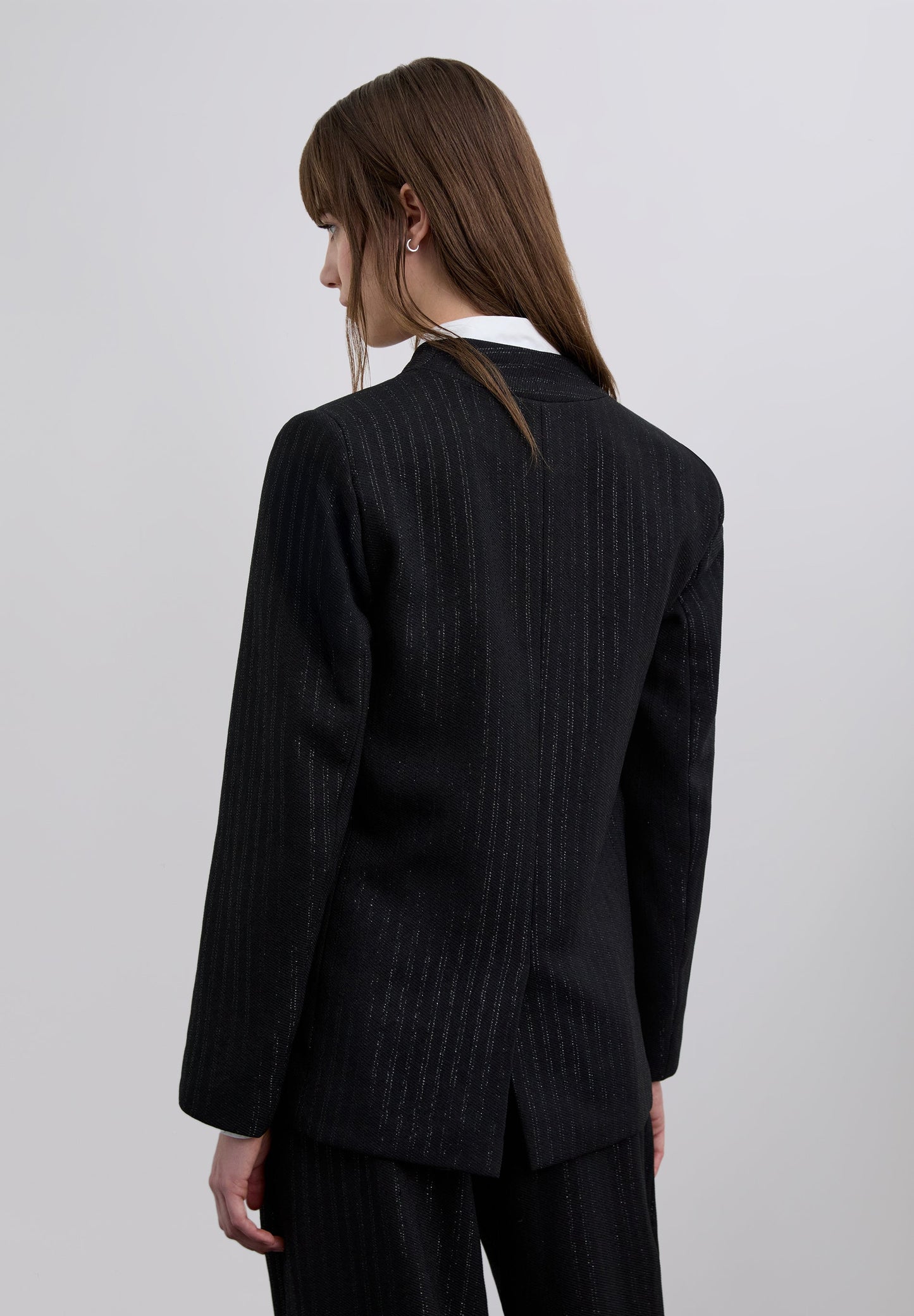 BLAZER CRUZADO COM RISCA DIPLOMÁTICA