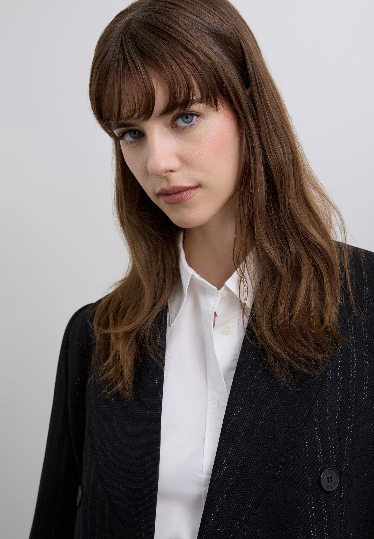 BLAZER CRUZADO COM RISCA DIPLOMÁTICA