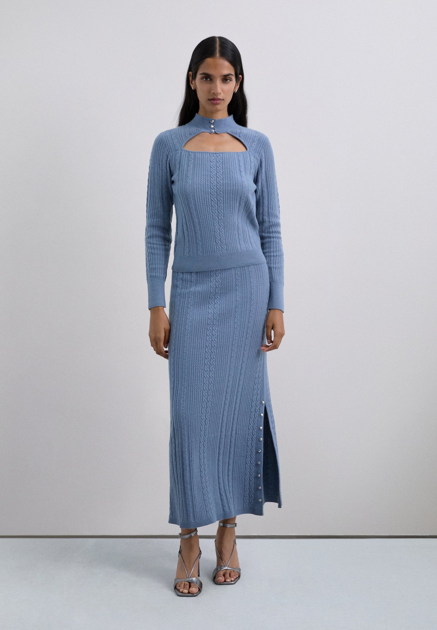 SWEATER EM MALHA DE CABO COM ABERTURA