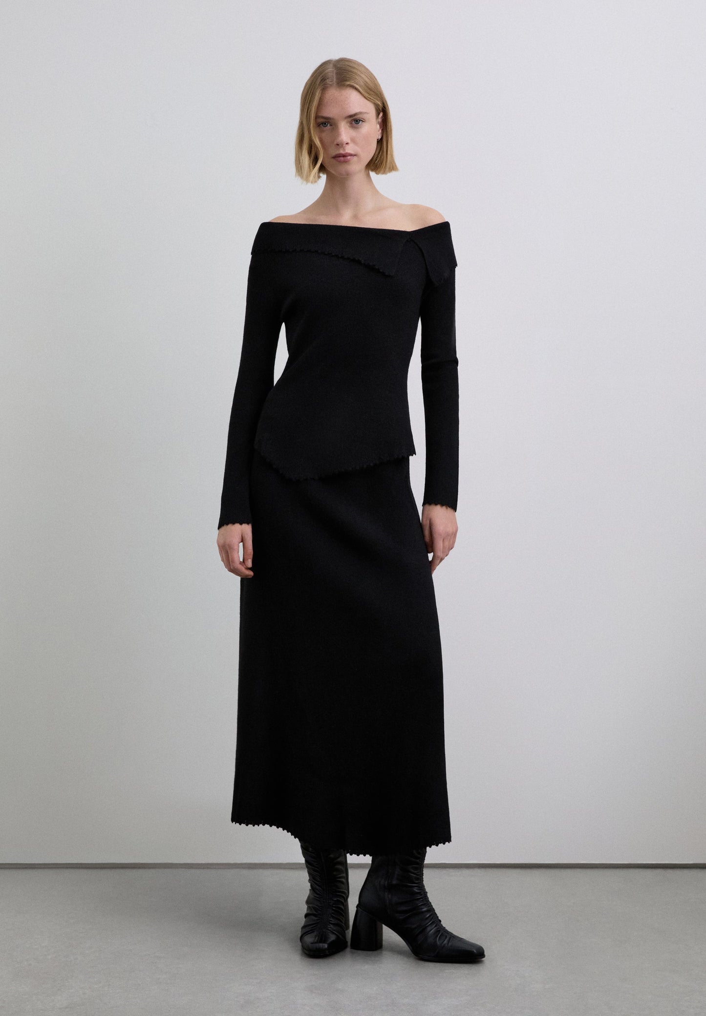 SWEATER COM OMBROS DESCOBERTOS