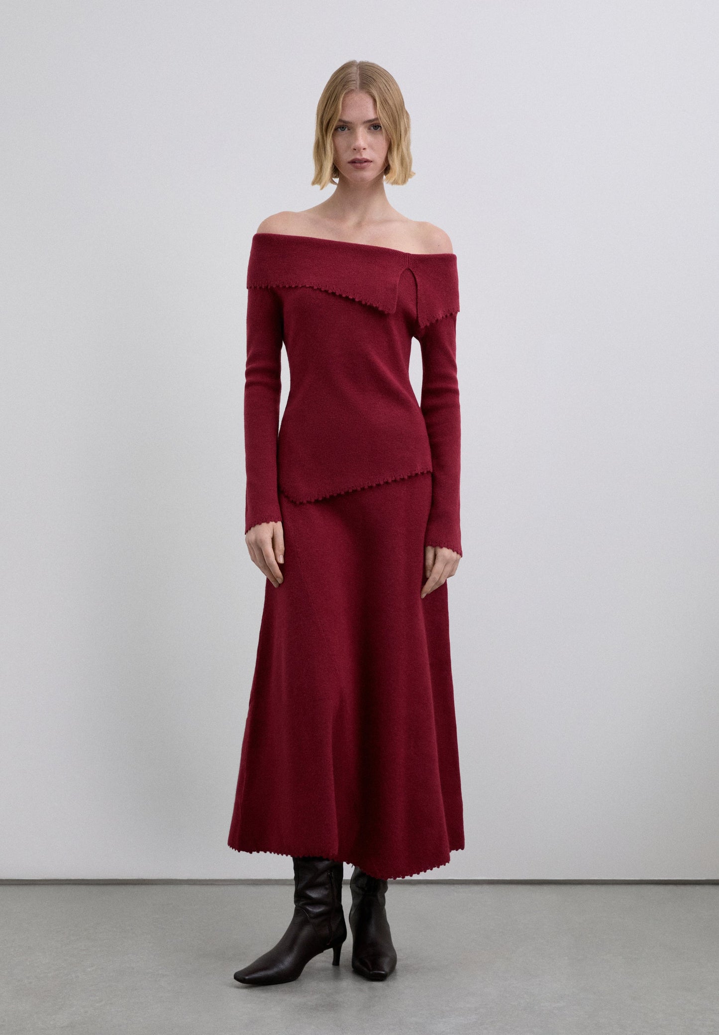 SWEATER COM OMBROS DESCOBERTOS