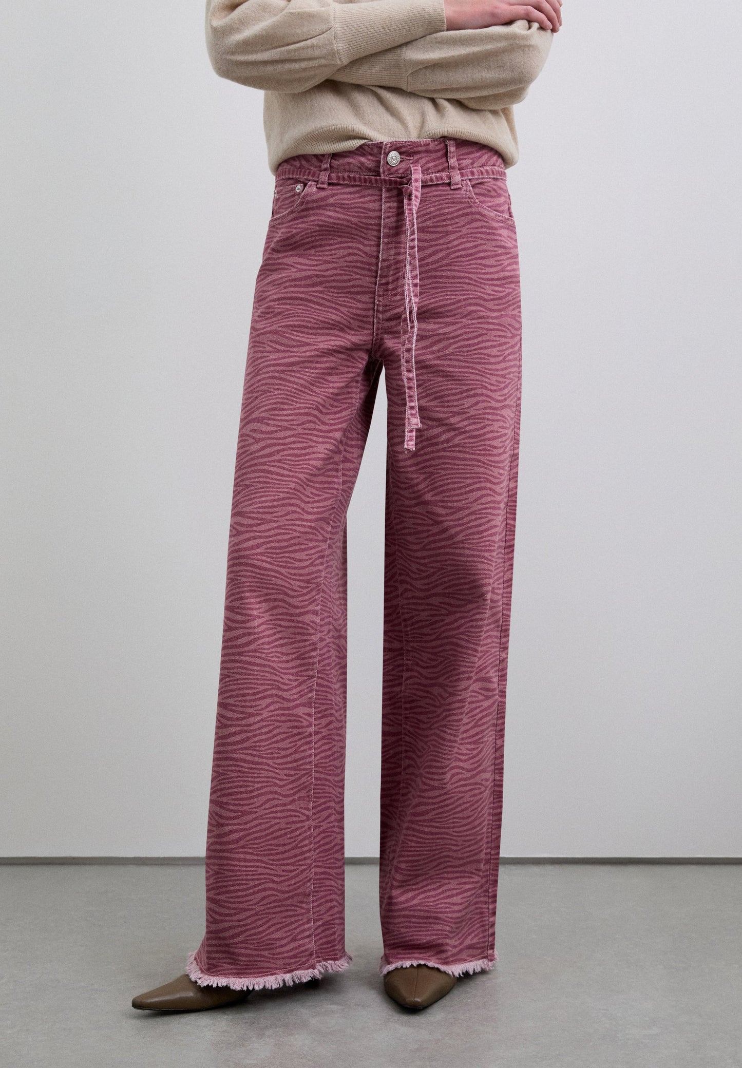 CALÇAS LAÇO COM ESTAMPADO ANIMAL