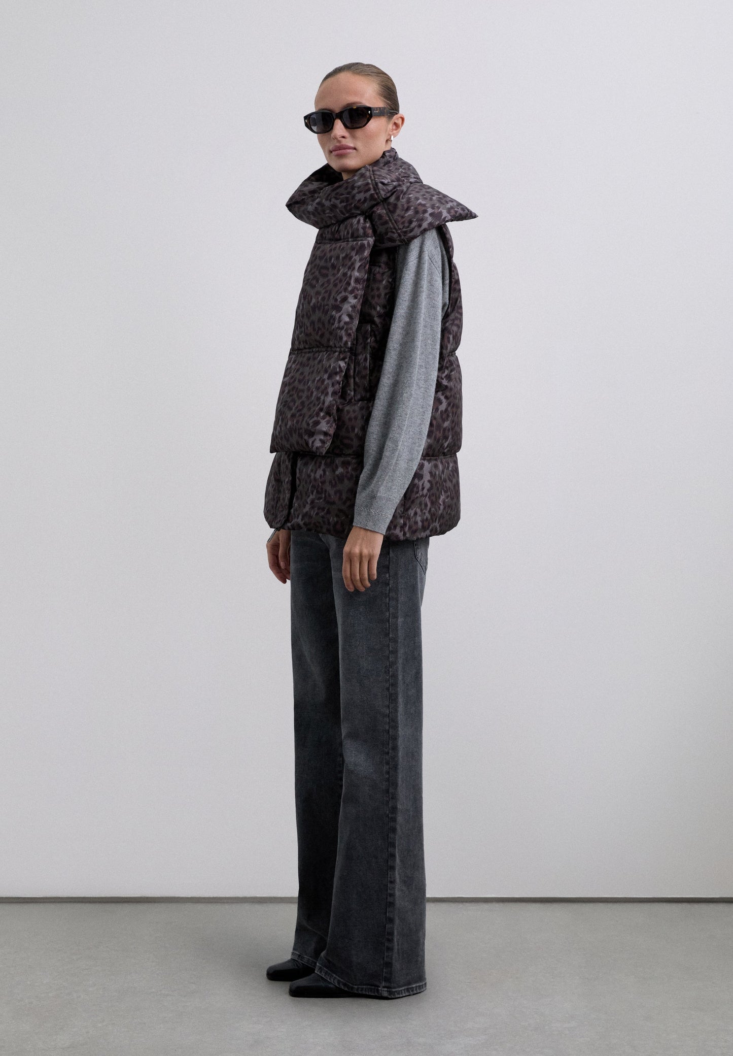 COLETE ESTAMPADO ANIMAL EXTRAÍVEL