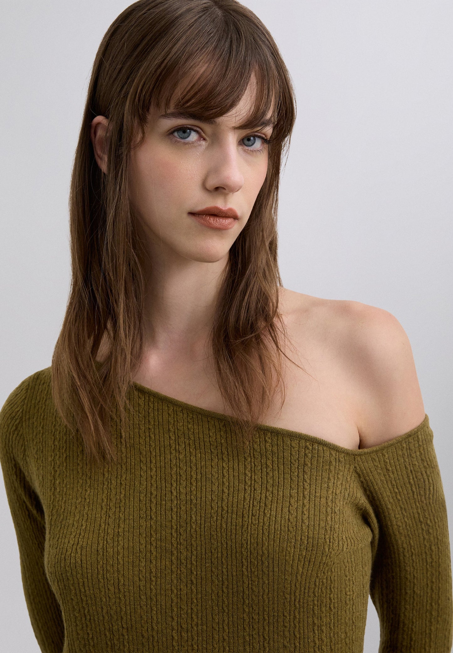 SWEATER ASSIMÉTRICA COM CAPA DESMONTÁVEL