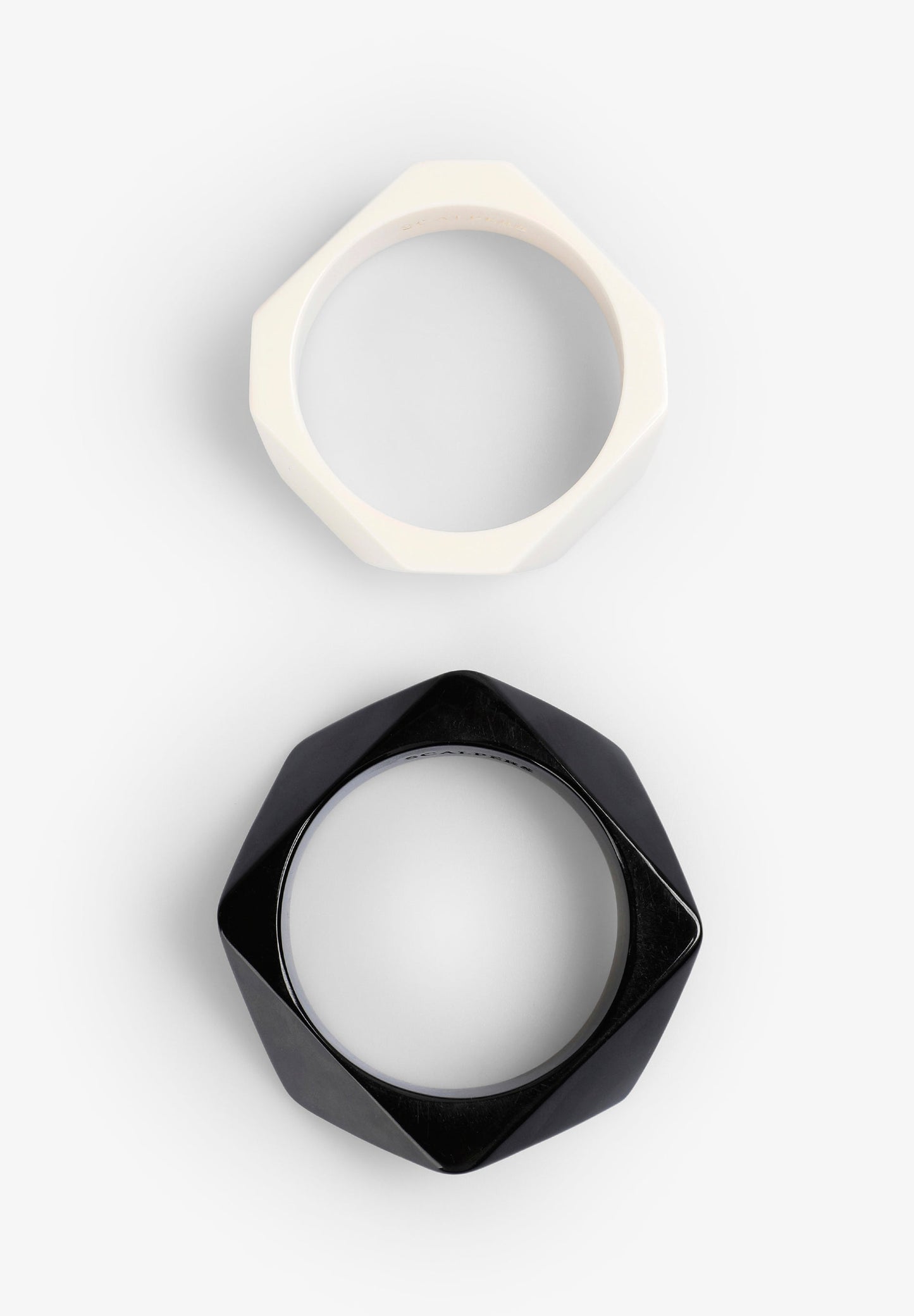 BRACELETE COM LOGÓTIPO