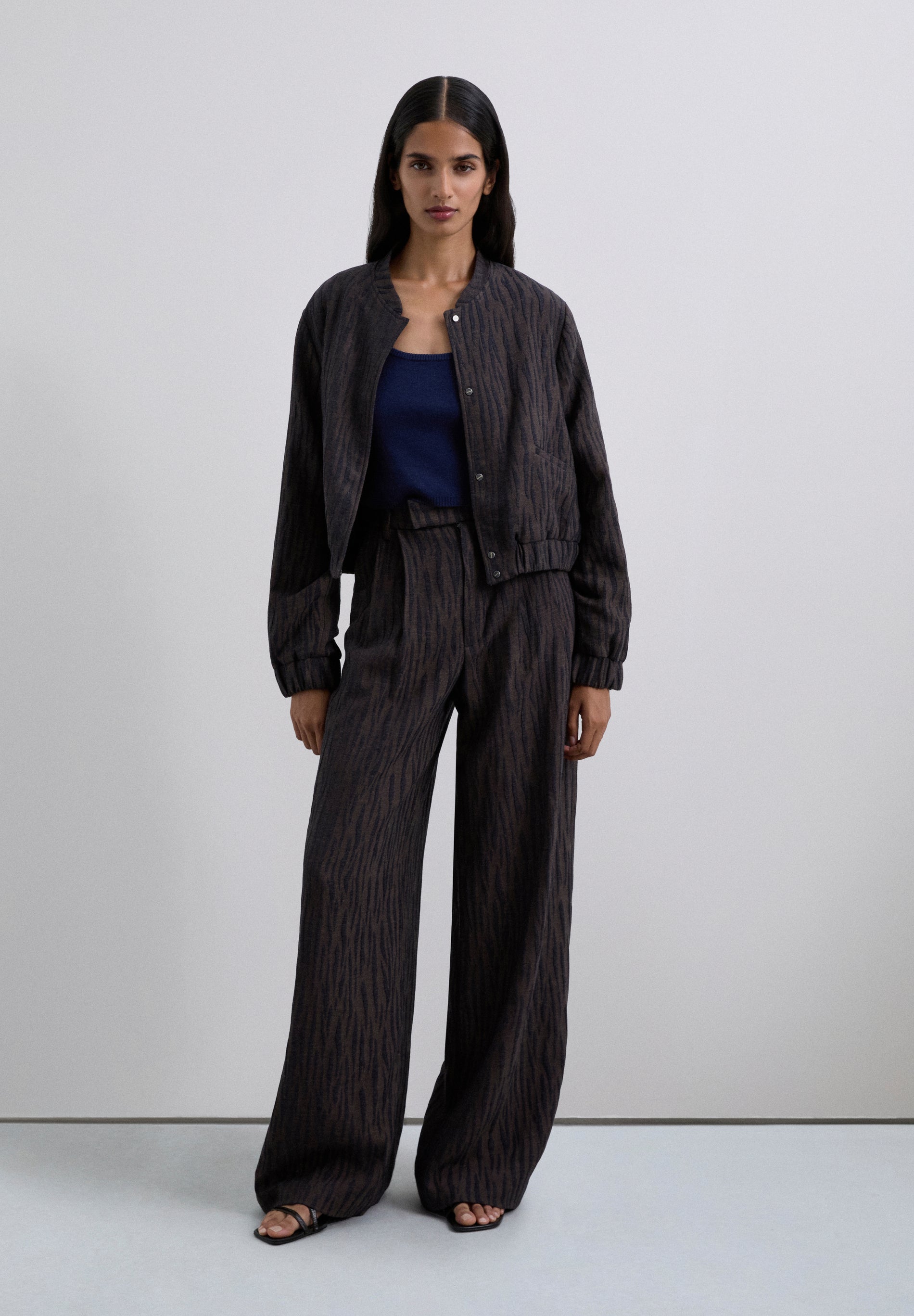 CALÇAS JACQUARD COM ESTAMPADO ANIMAL