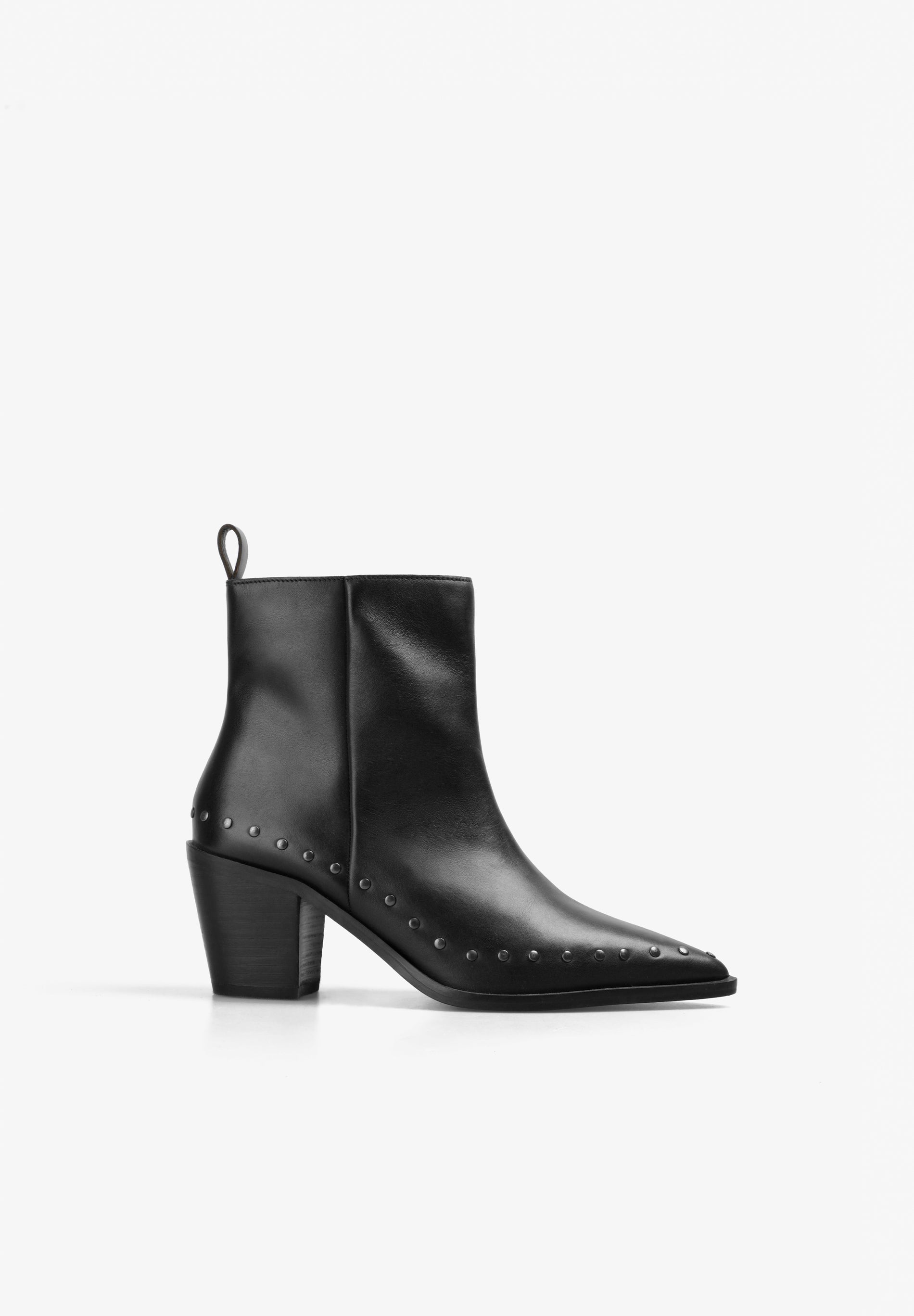 BOTAS DE PELE COM TACHAS