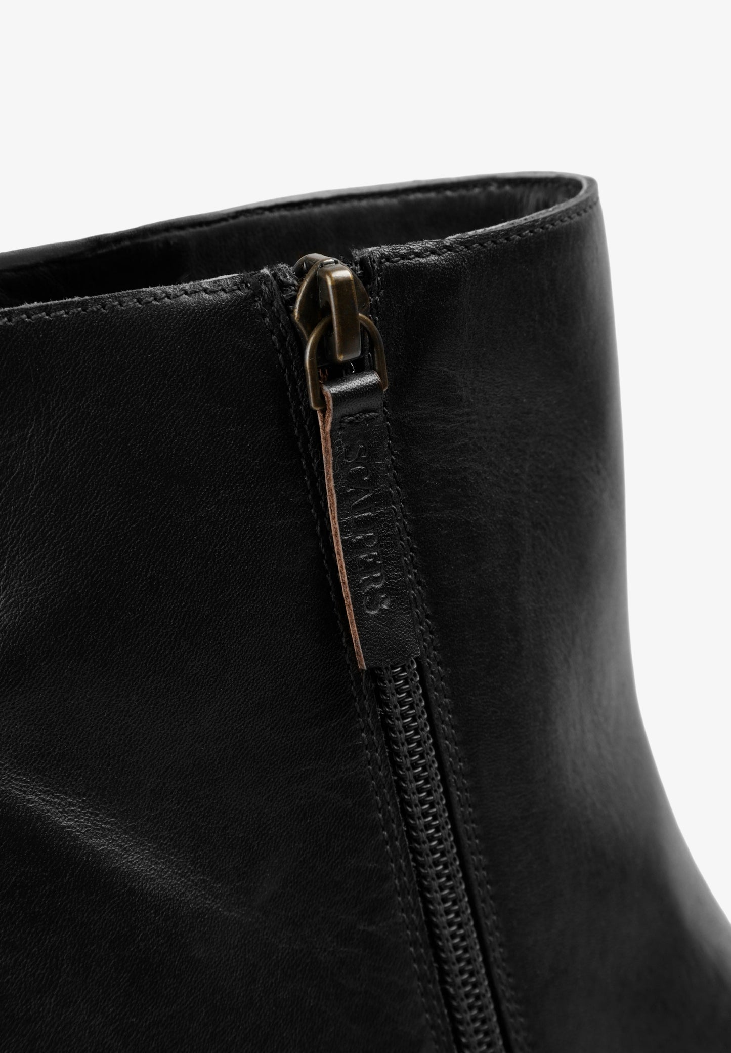 BOTAS DE PELE COM TACHAS