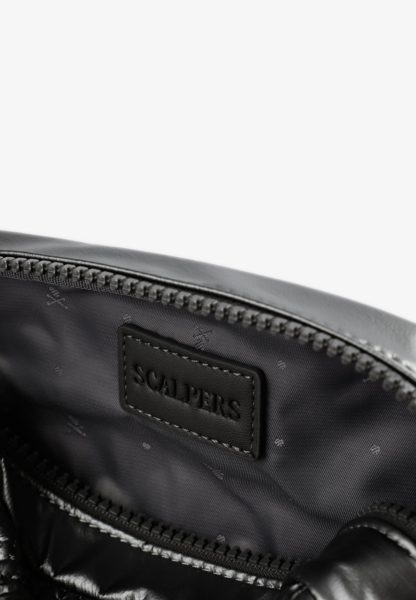 NÉCESSAIRE ACOLCHOADO COM SKULL