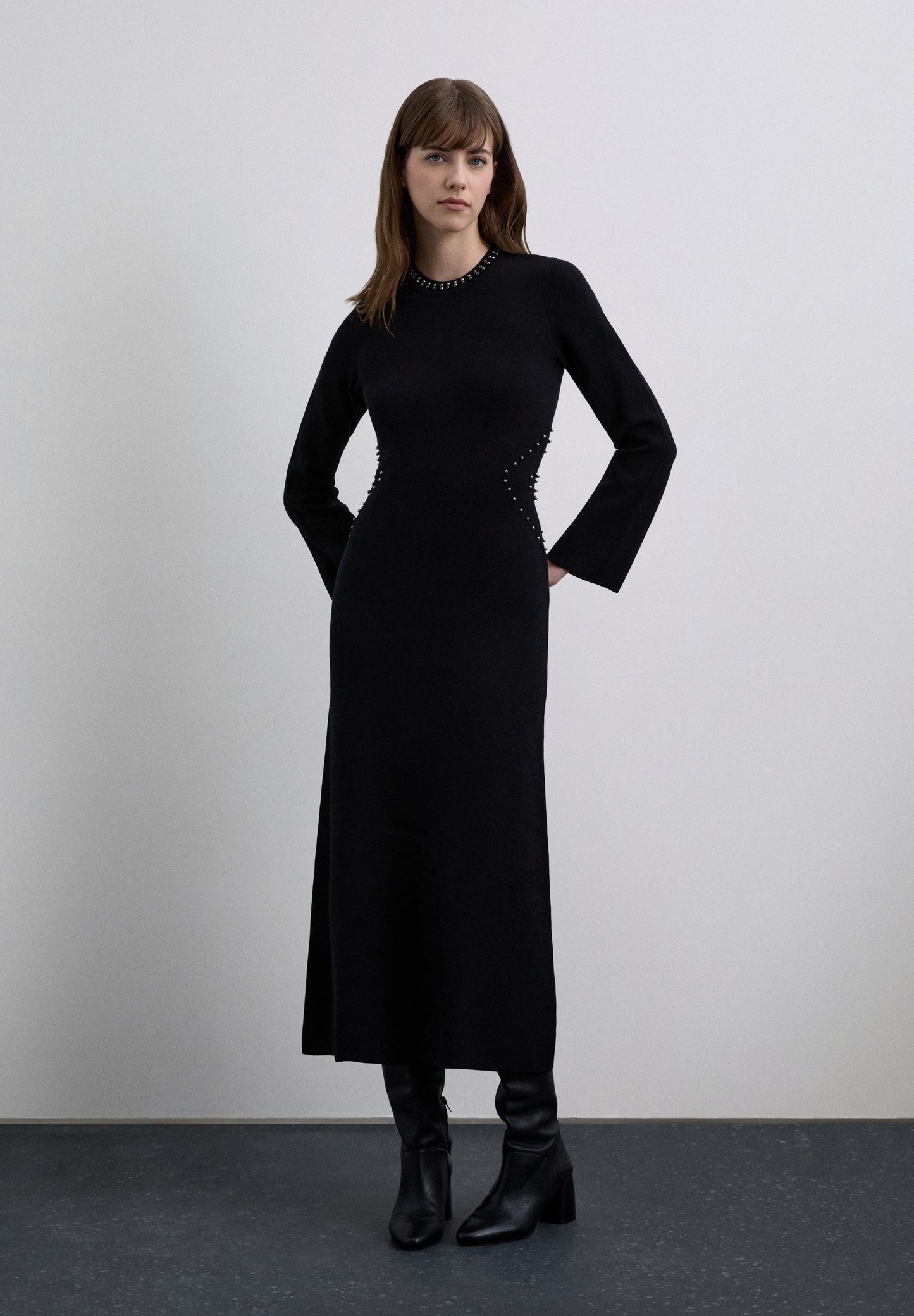 VESTIDO DE MALHA TACHAS ABERTURA