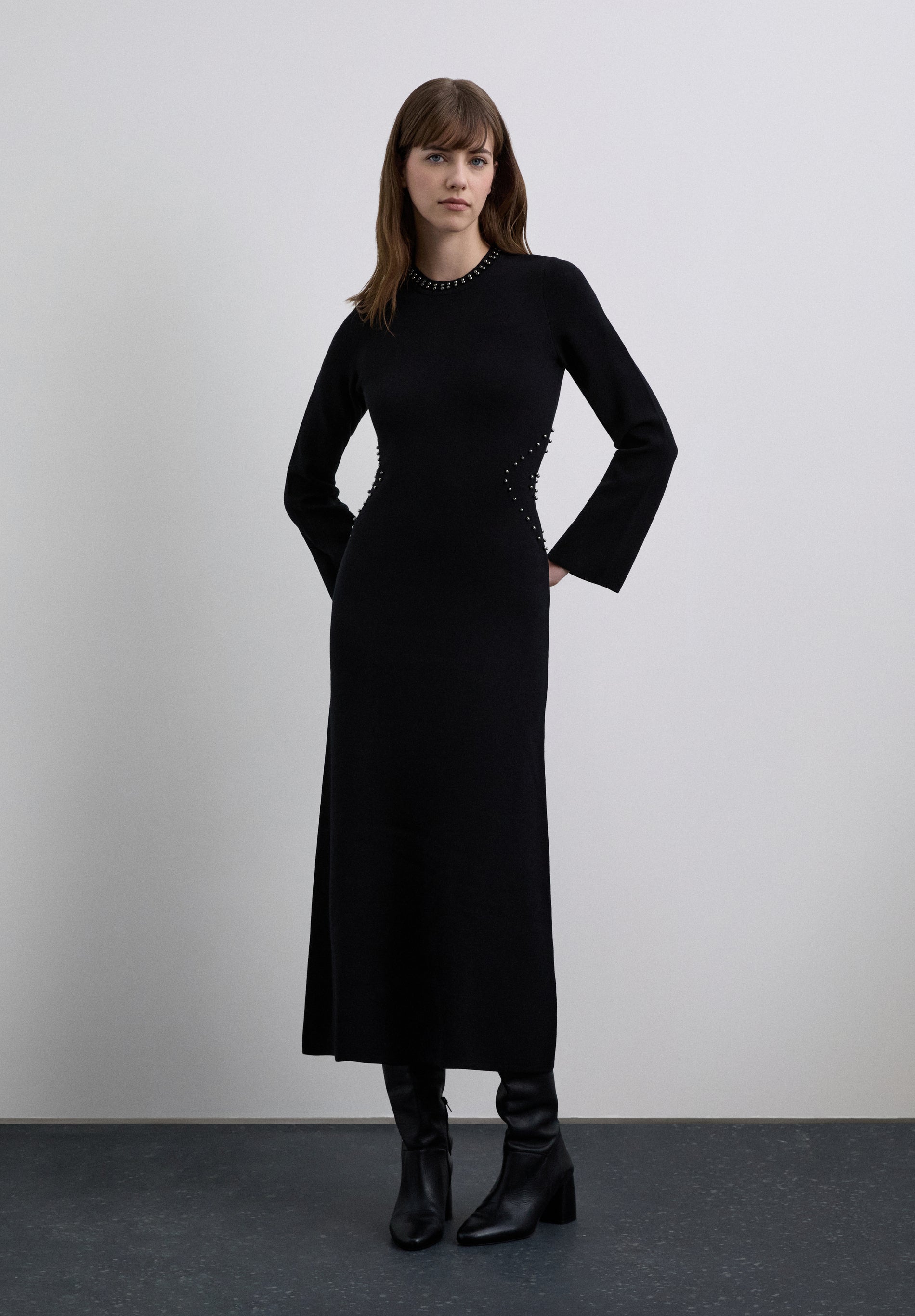 VESTIDO DE MALHA TACHAS ABERTURA