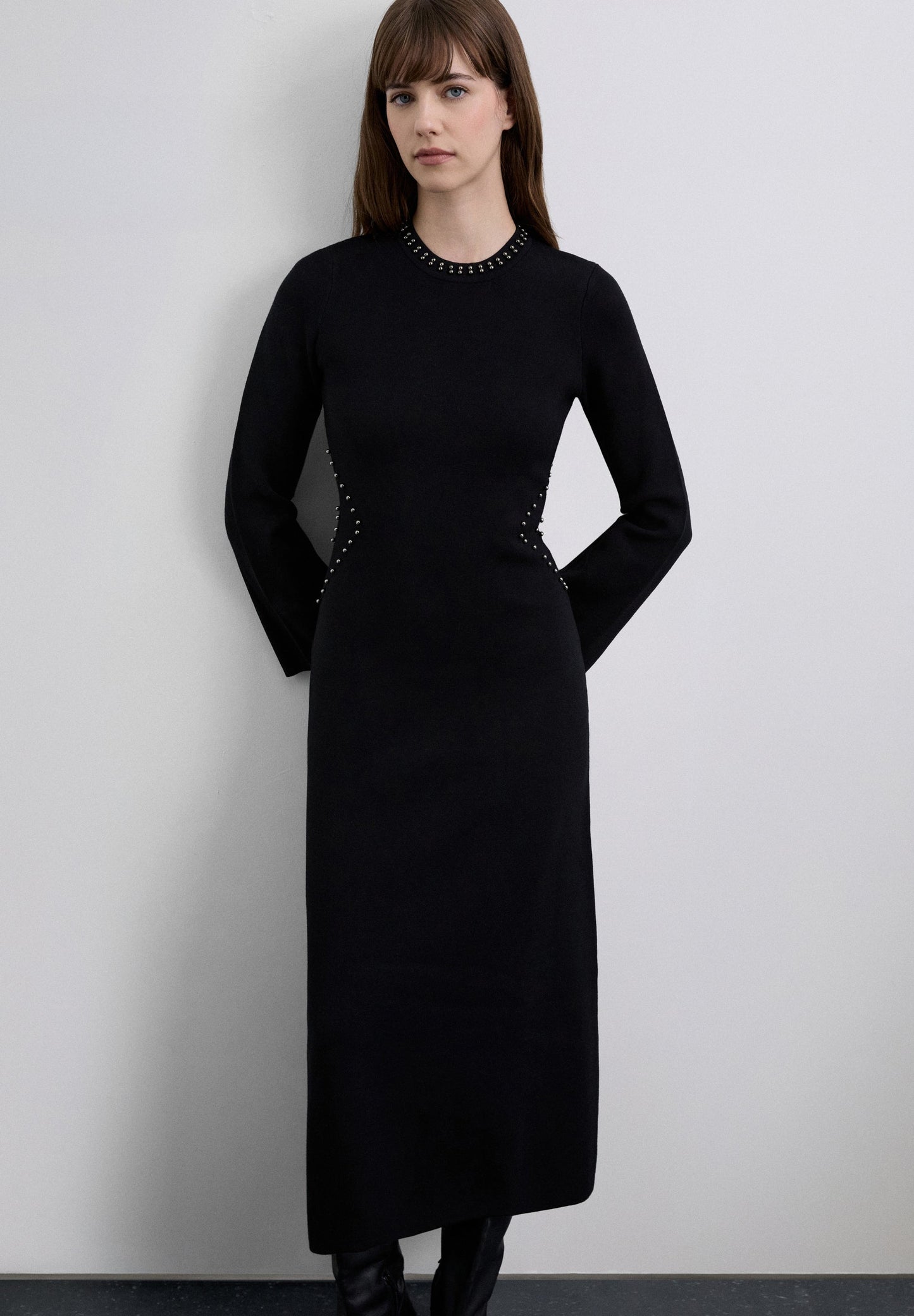 VESTIDO DE MALHA TACHAS ABERTURA