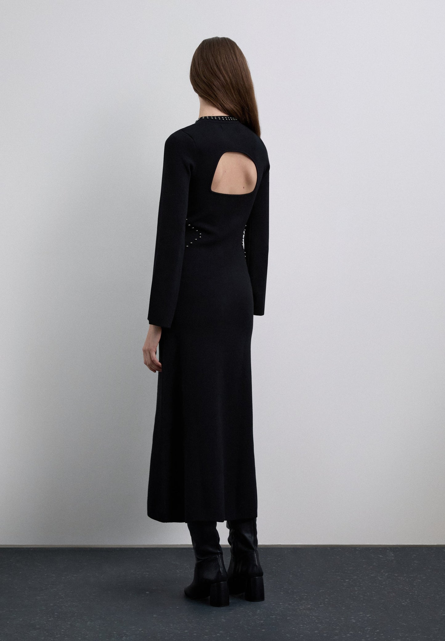 VESTIDO DE MALHA TACHAS ABERTURA