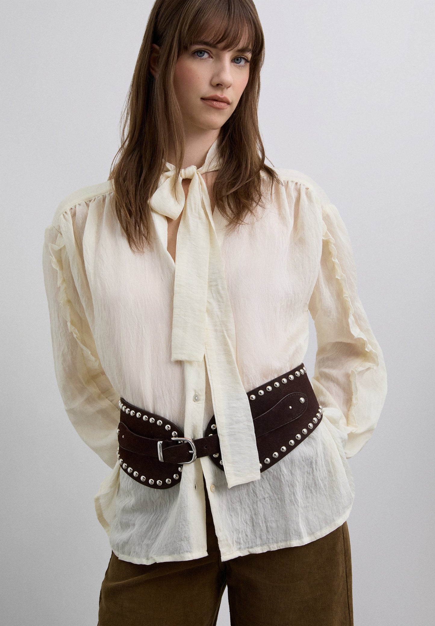 FAIXA DE CAMURÇA COM TACHAS