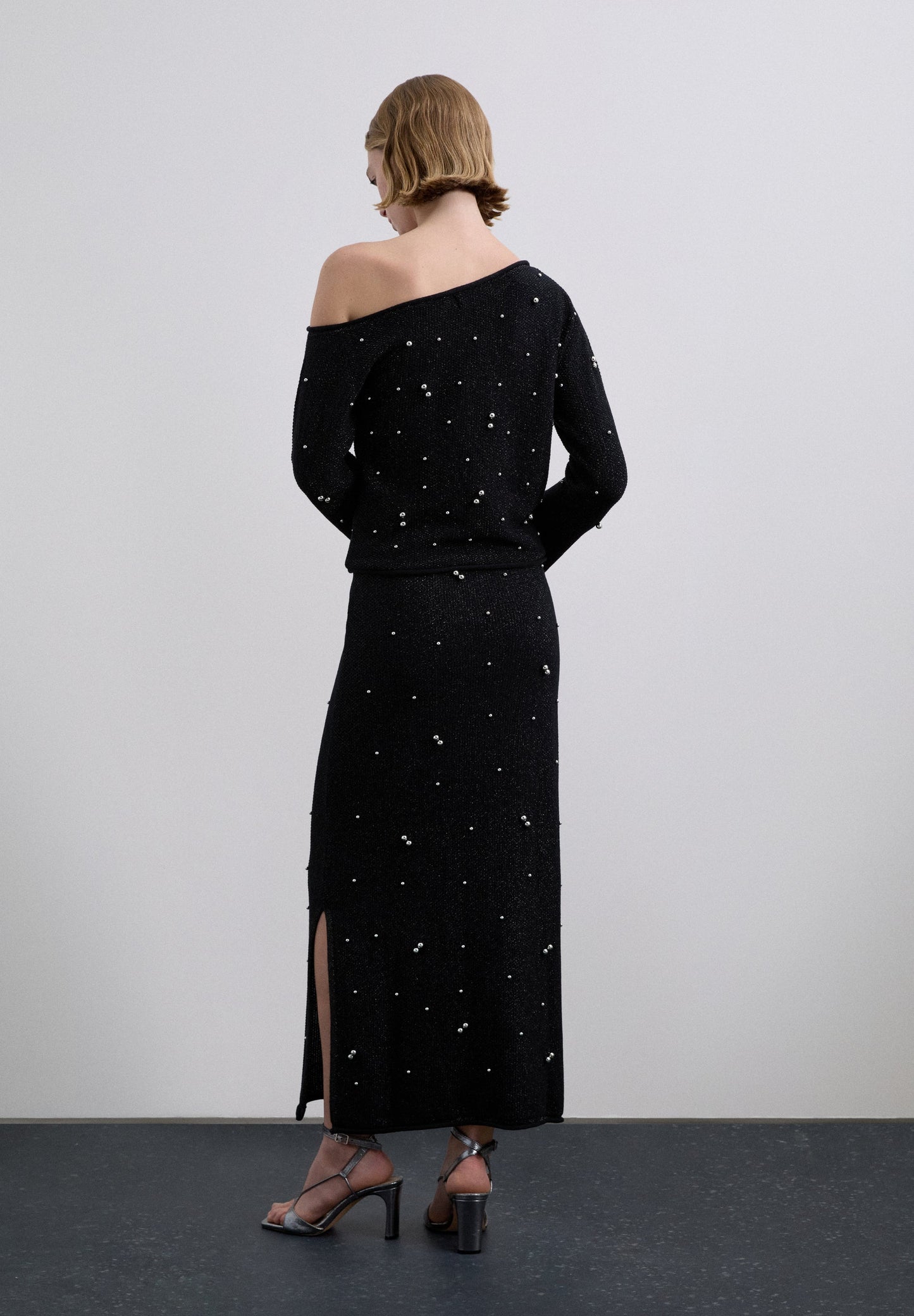 SAIA DE MALHA COM PORMENORES DE PÉROLAS