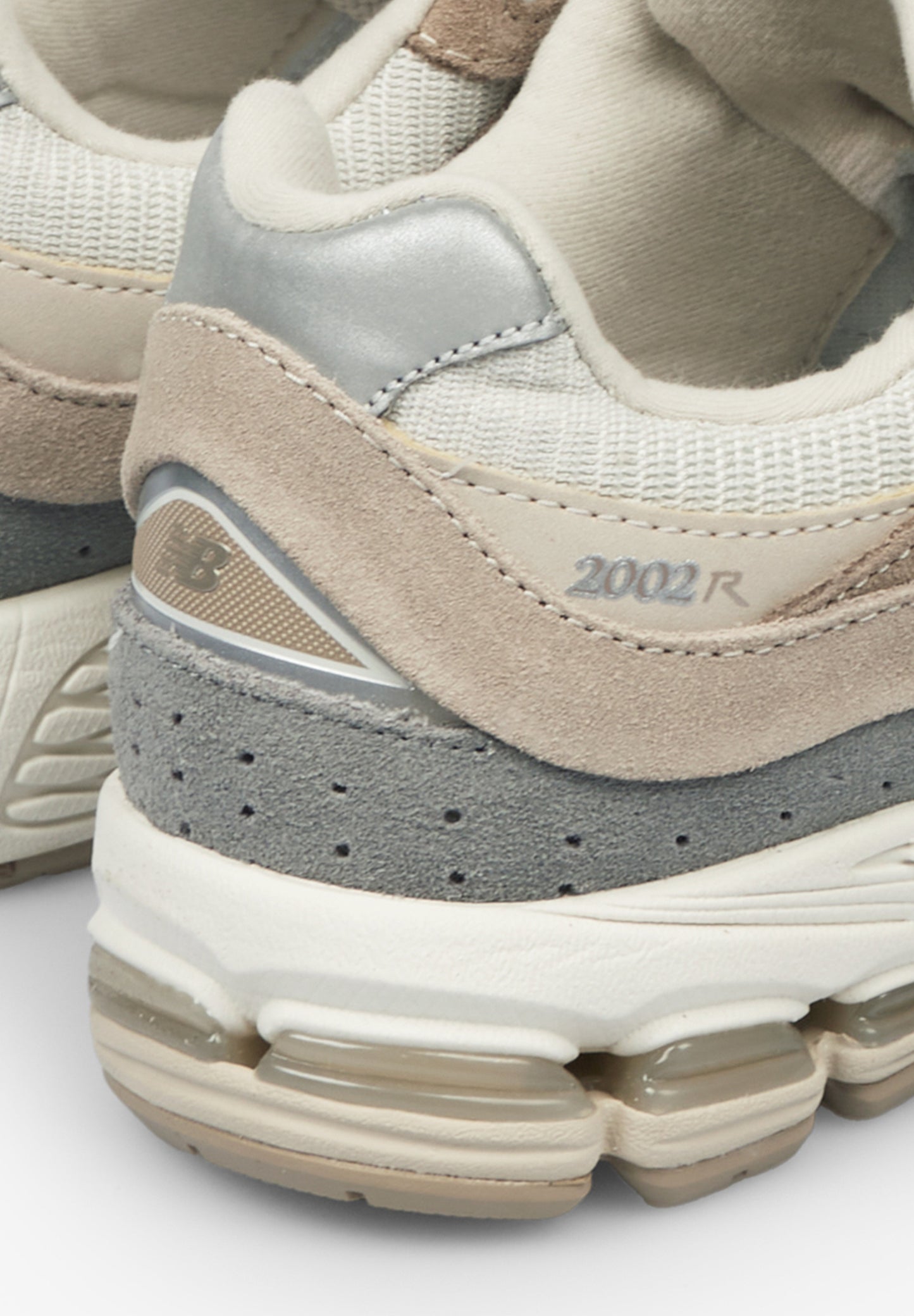NEW BALANCE | 2002R