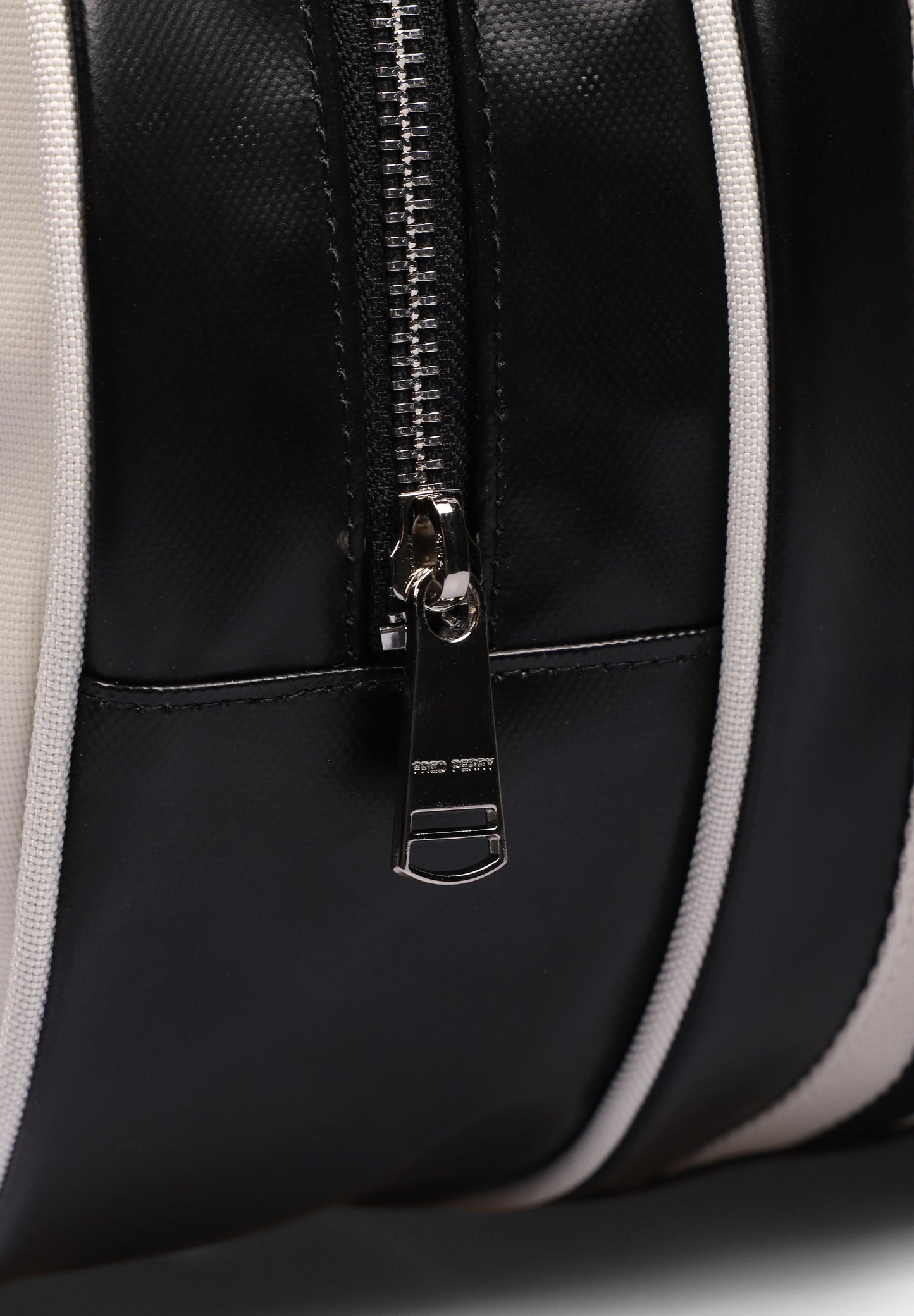 FRED PERRY | CLASSIC BARREL BAG