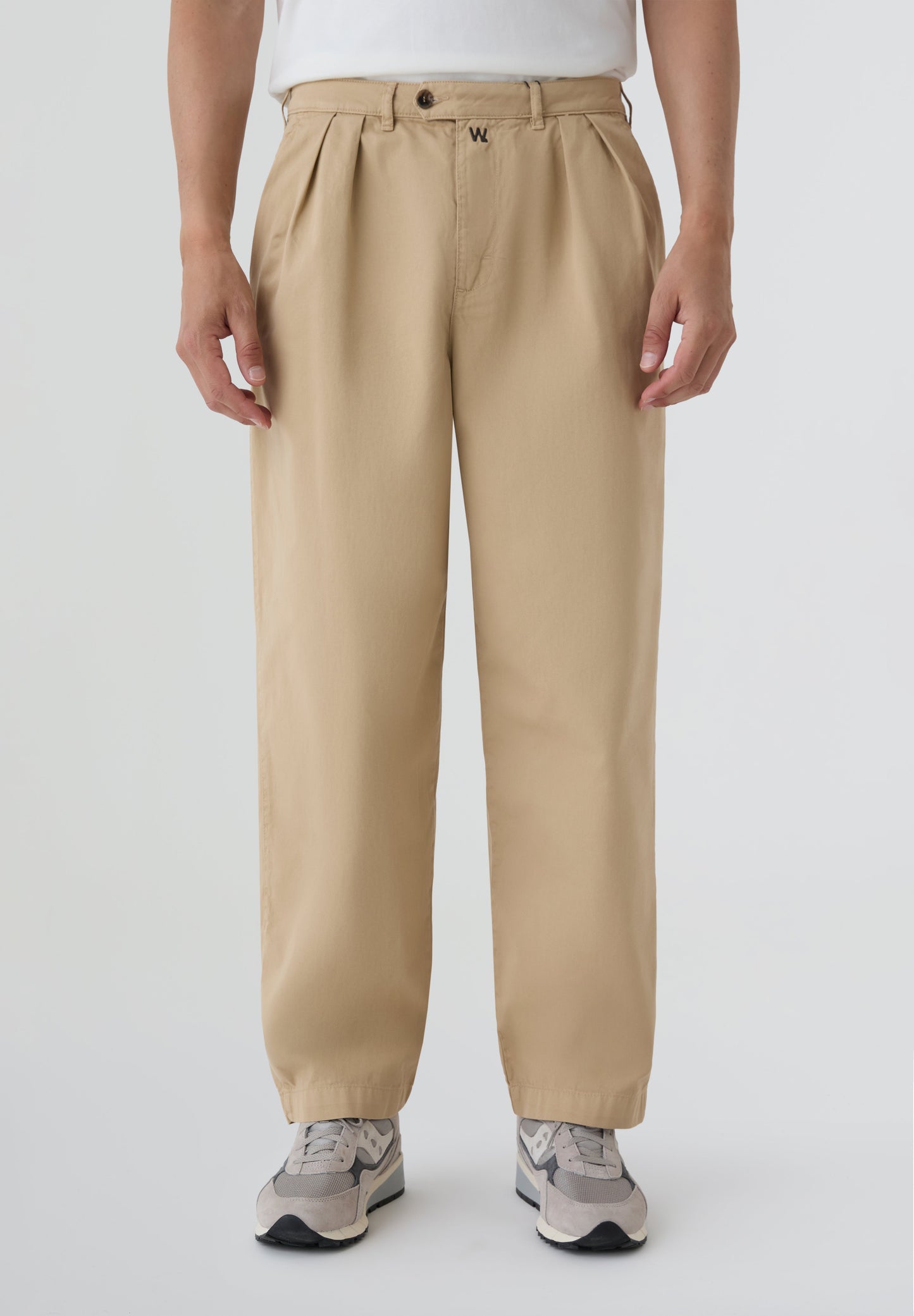 WE ARE NOT FRIENDS | PLEAT CREAM CHINO
