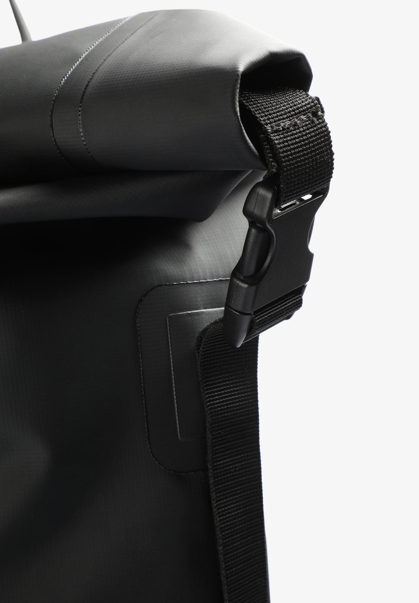 DEEPLY | WATERPROOF BACKPACK