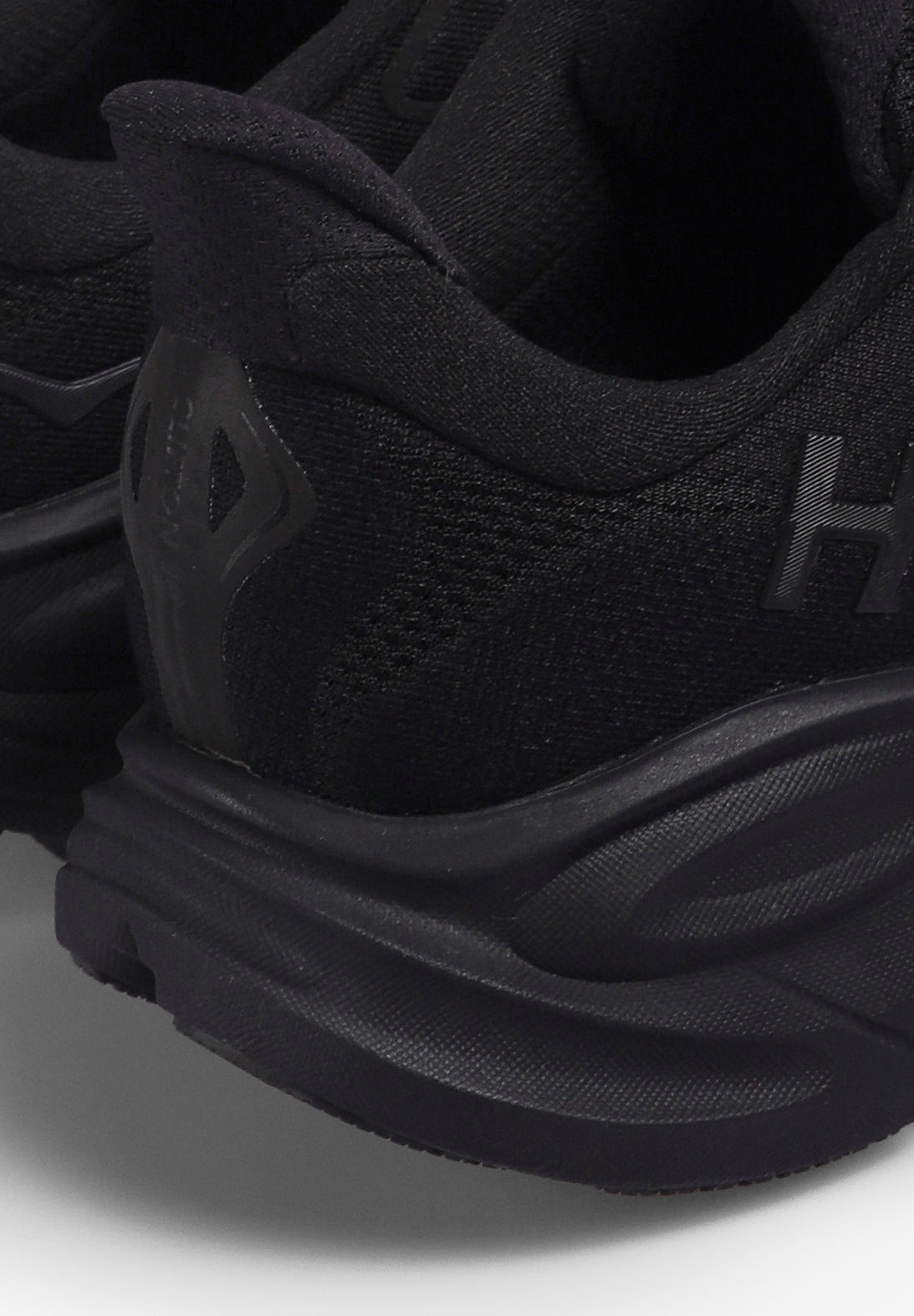 HOKA | SAPATILHA CLIFTON 10 DE HOMEM