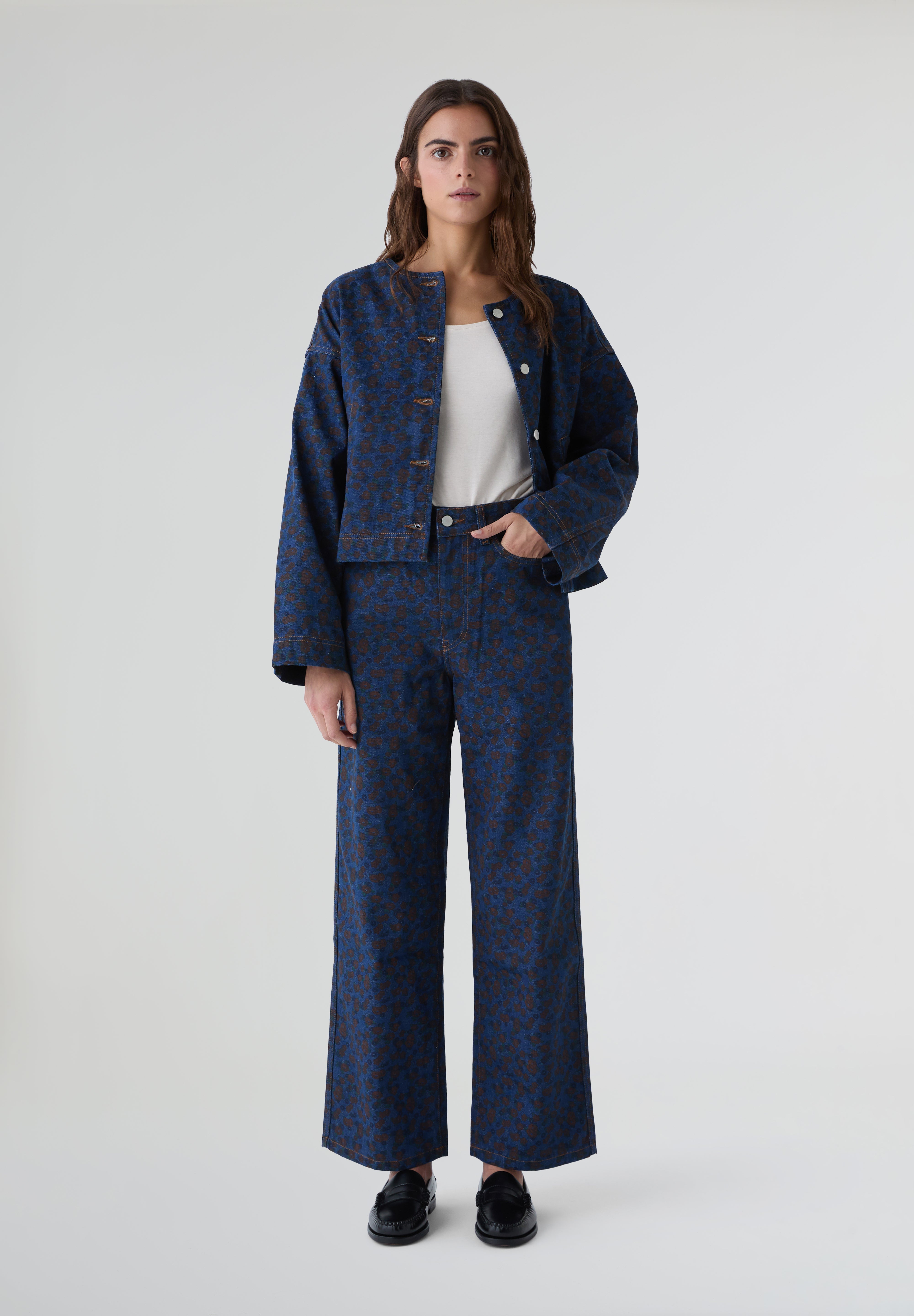 THE TINY BIG SISTER | CARDIGAN FLOWERS CROPPED