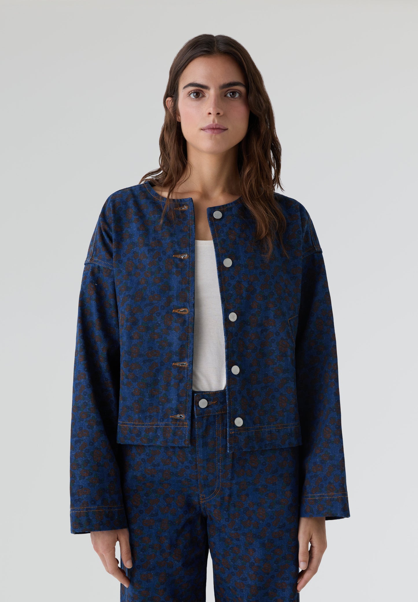 THE TINY BIG SISTER | CARDIGAN FLOWERS CROPPED