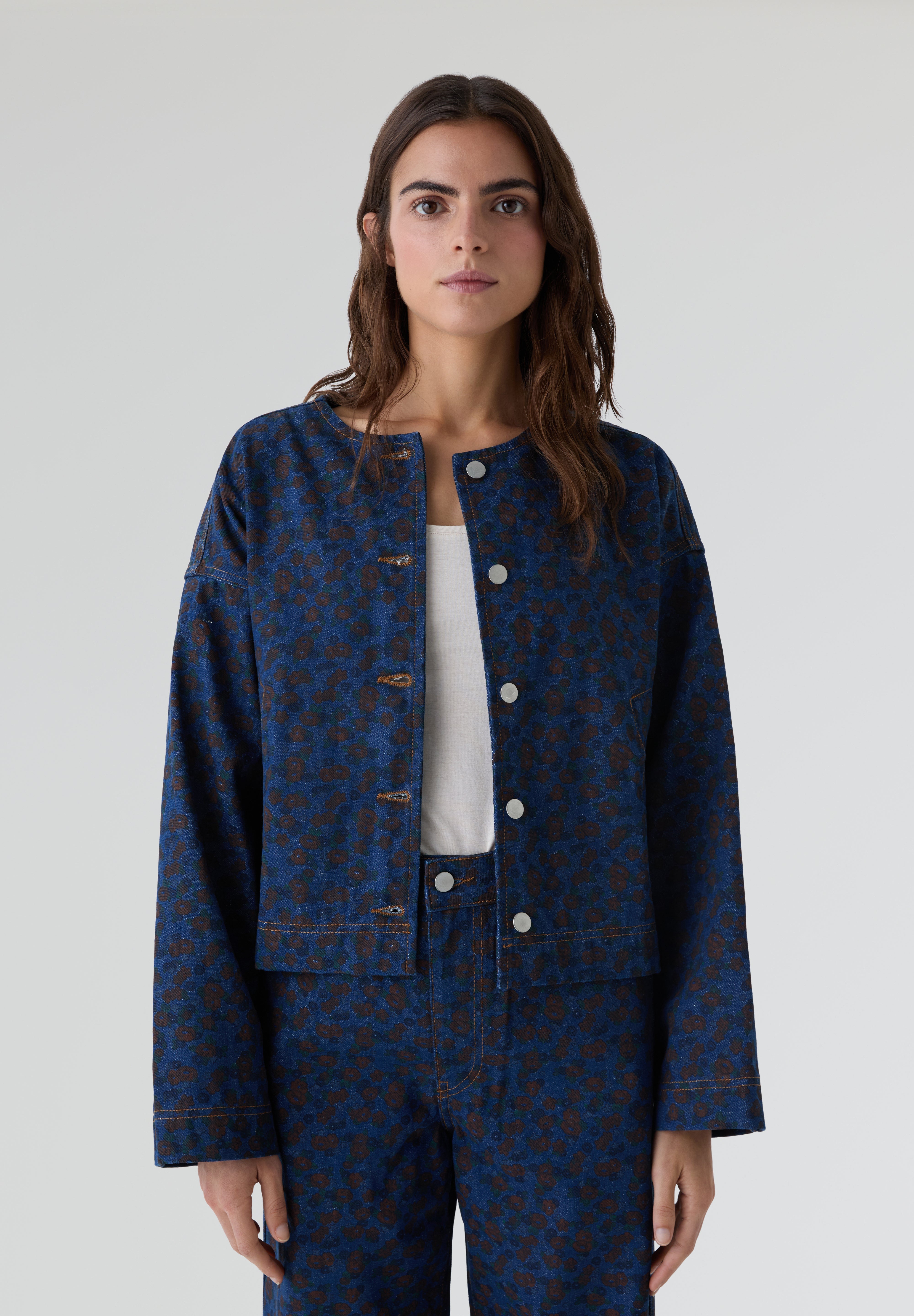 THE TINY BIG SISTER | CARDIGAN FLOWERS CROPPED