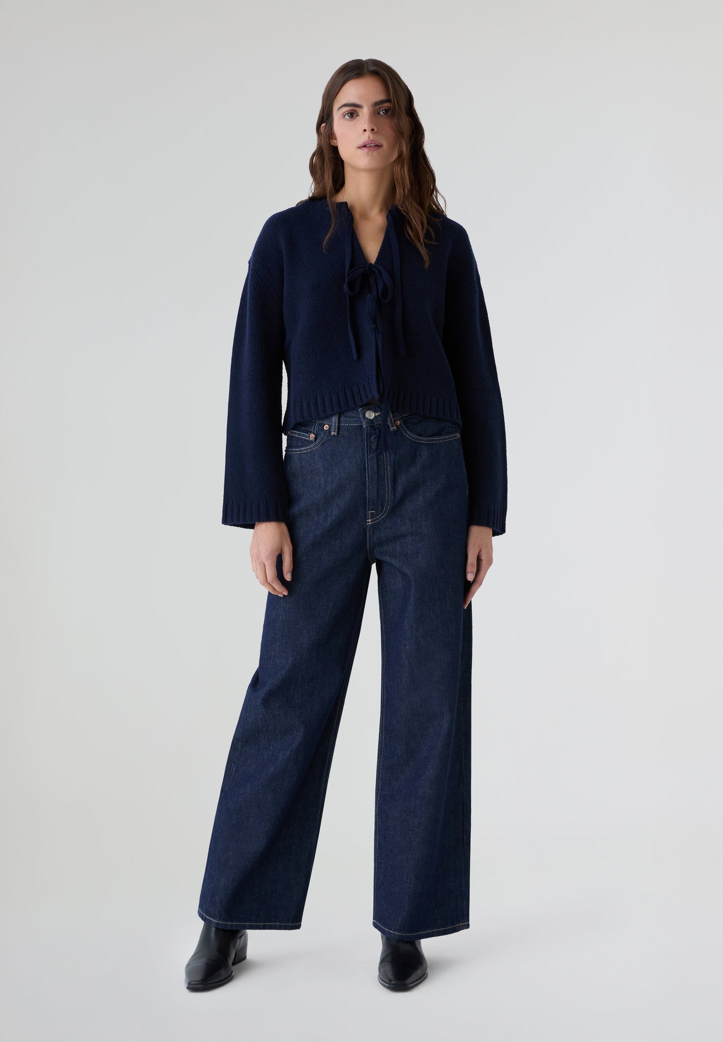 THE TINY BIG SISTER | CARDIGAN TIE DETAIL