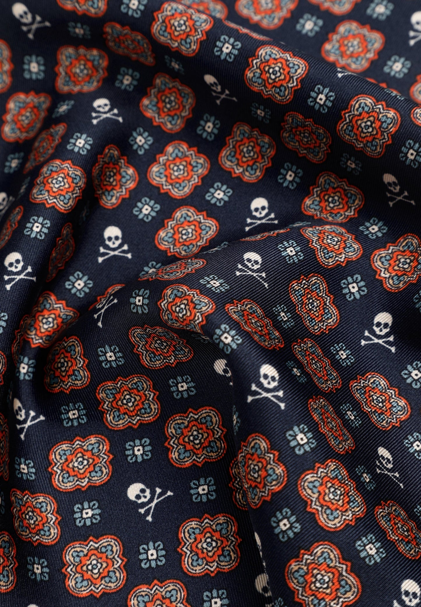 LENÇO DE BOLSO DE SEDA ESTAMPADO SKULL