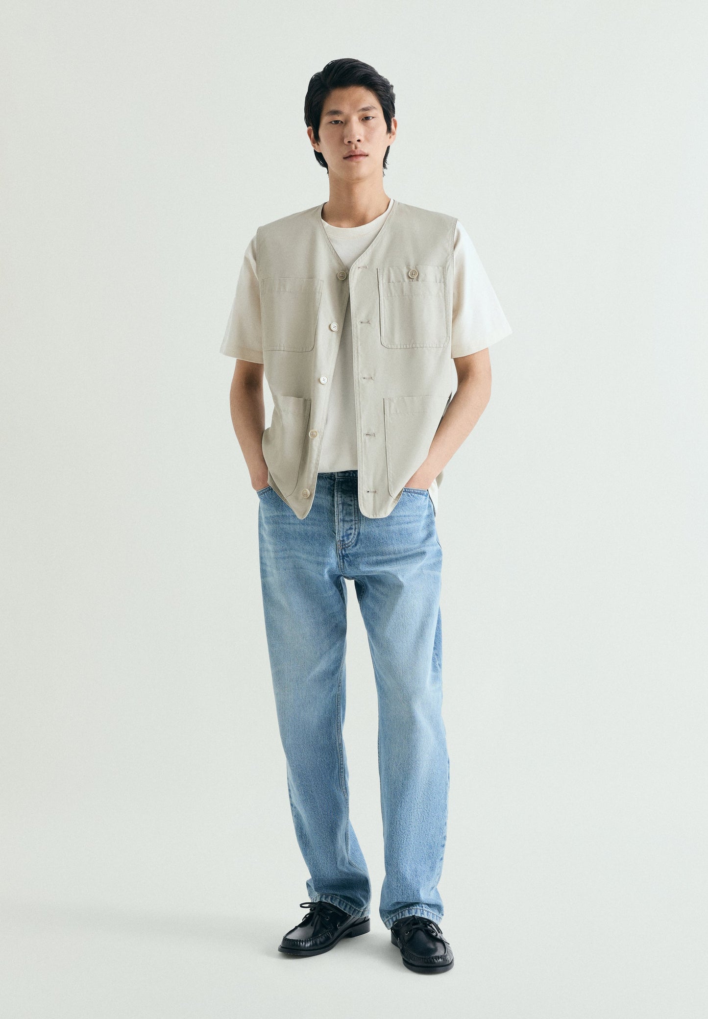 COLETE COM BOLSOS À FRENTE