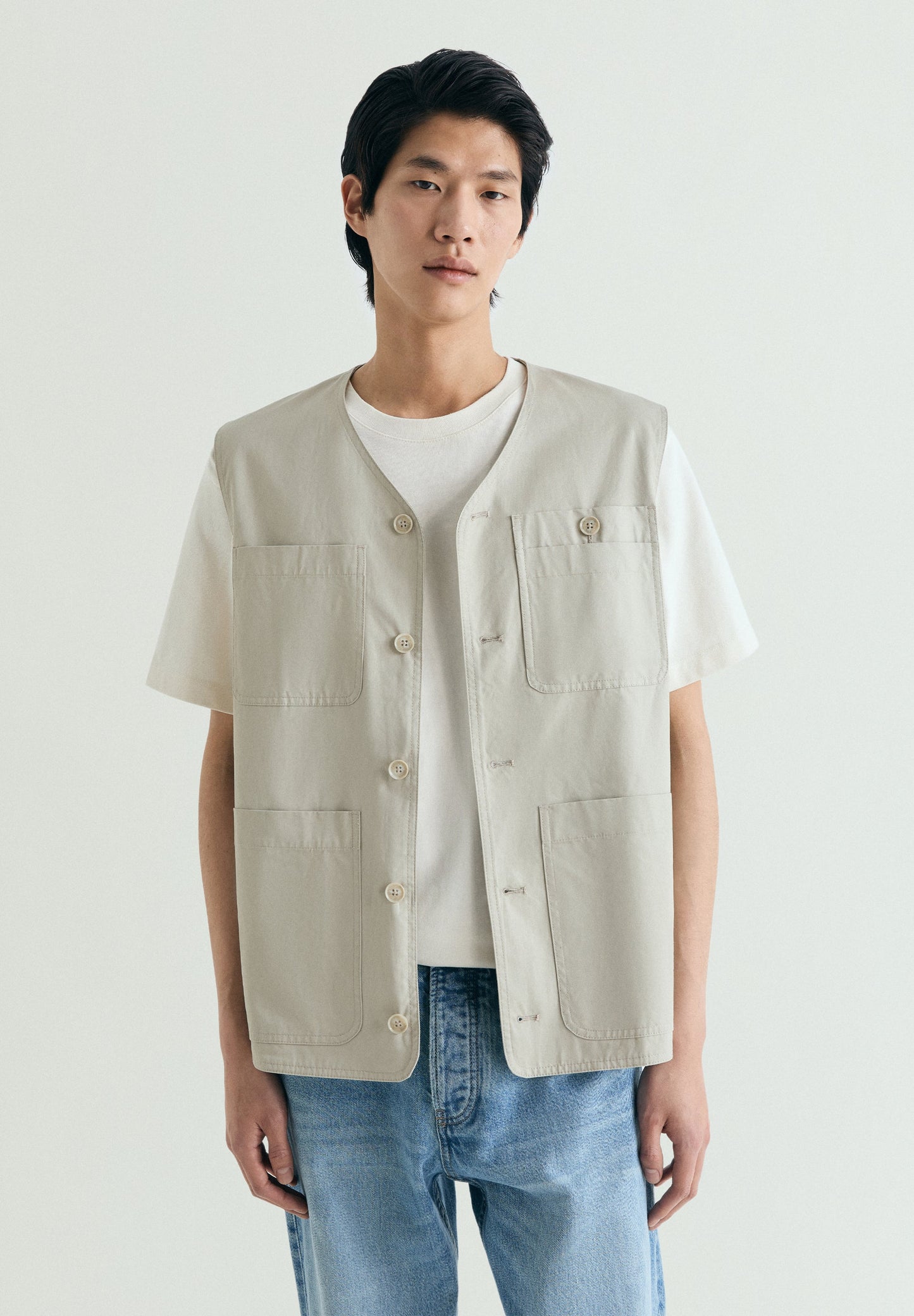 COLETE COM BOLSOS À FRENTE