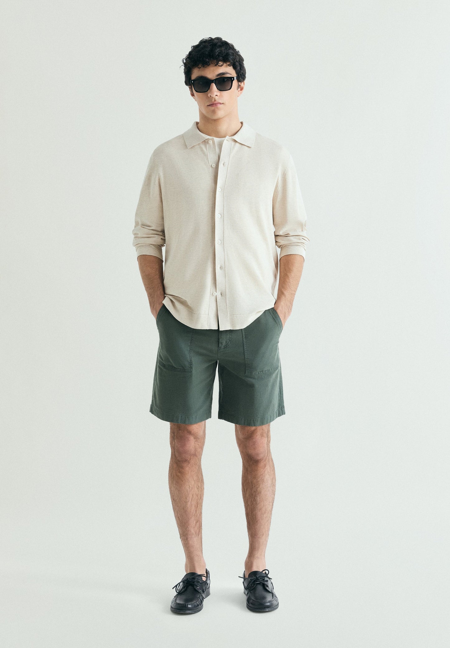 BERMUDAS COM DETALHE DE BOLSOS