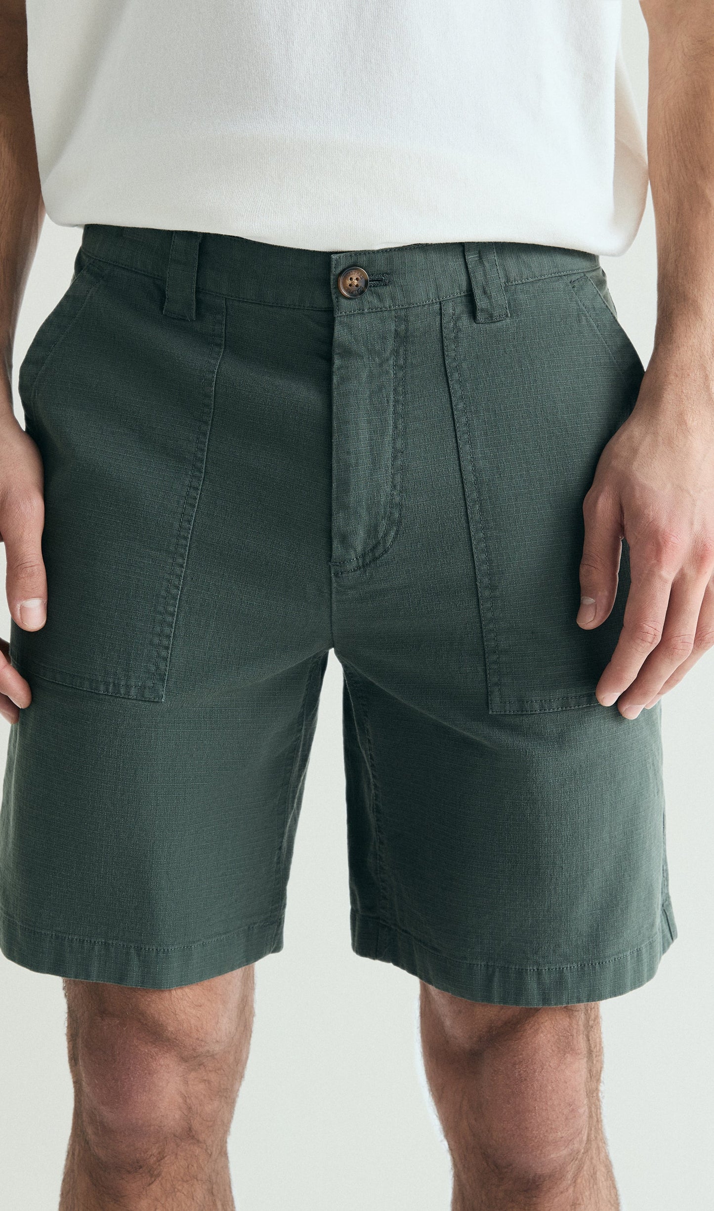 BERMUDAS COM DETALHE DE BOLSOS