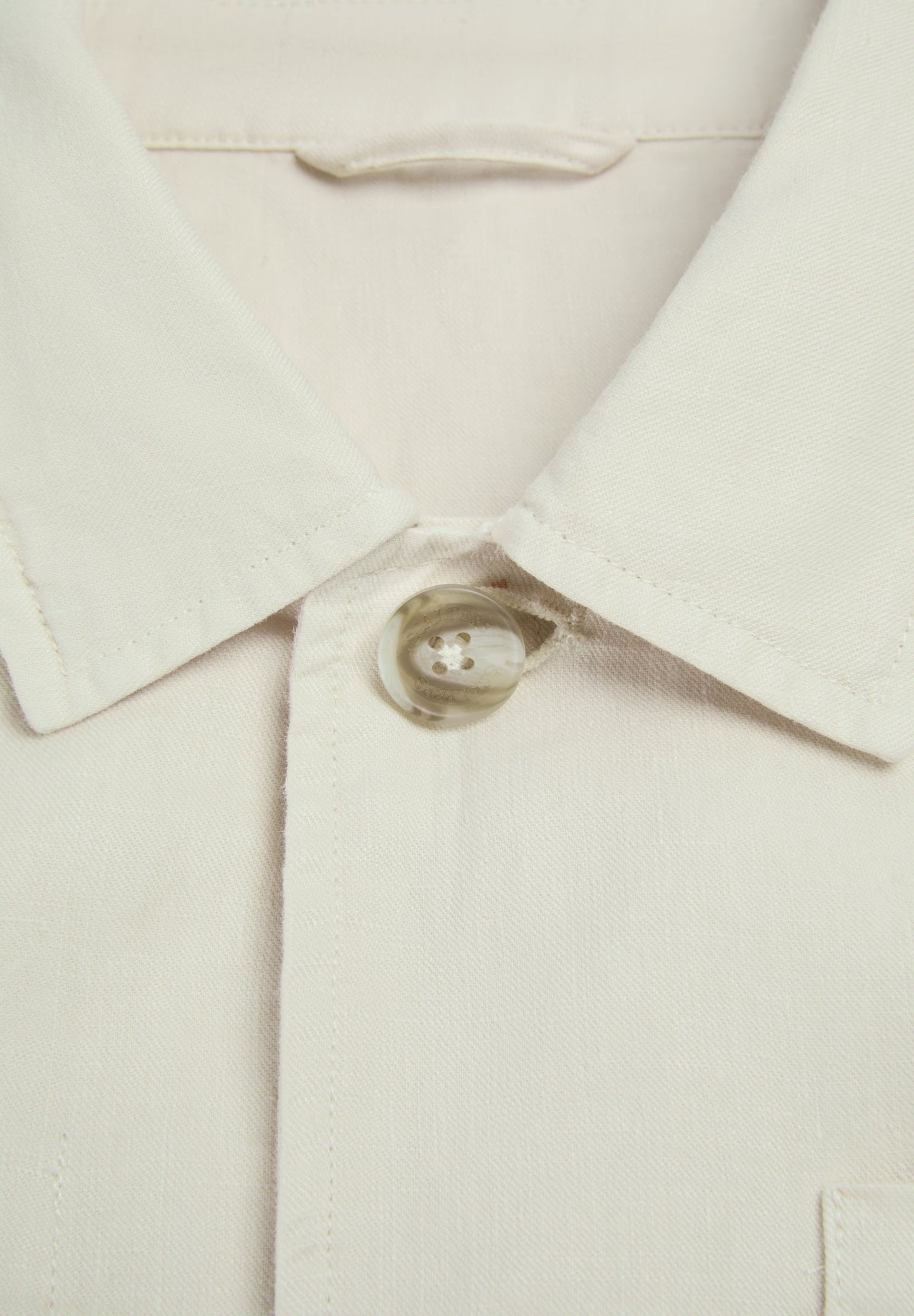CAMISA COMPRIDA EM LINHO COM BOLSOS