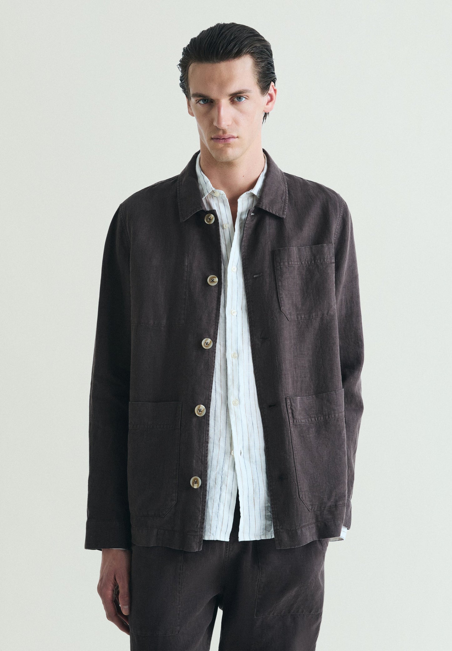 CAMISA COMPRIDA EM LINHO COM BOLSOS