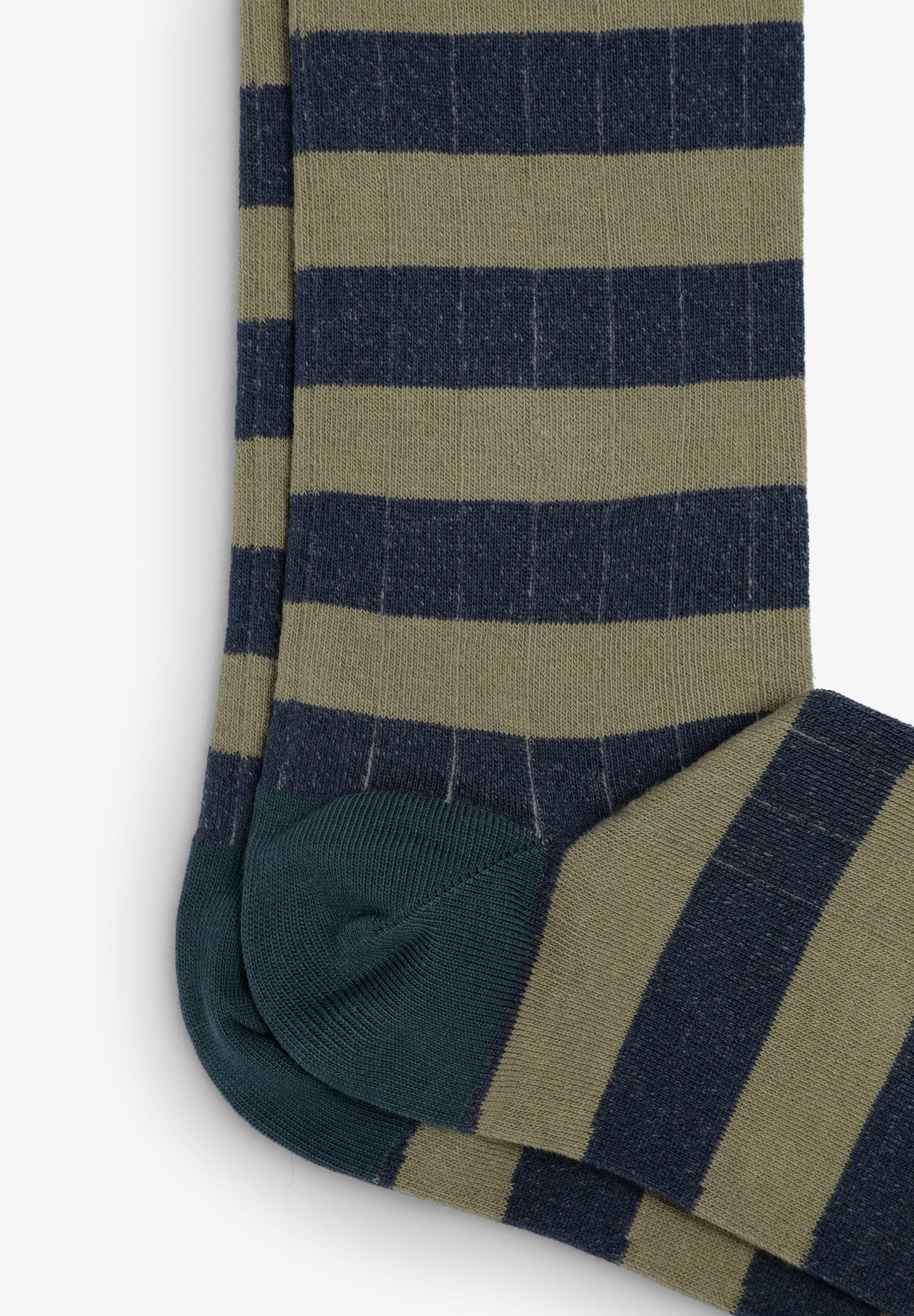 MEIAS ÀS RISCAS COM BORDADO DE SKULL