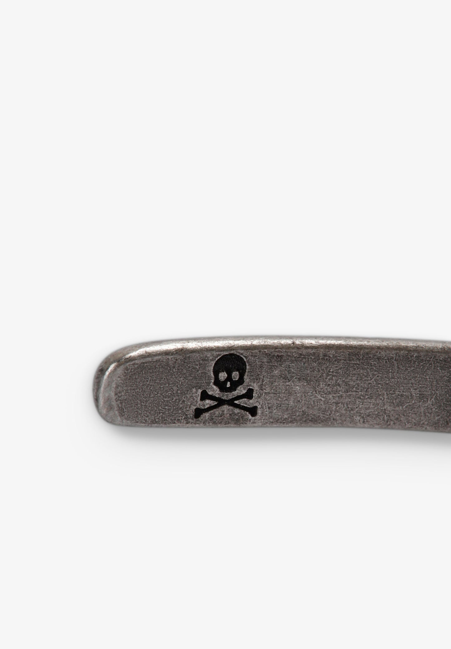 BRACELETE METÁLICA COM PORMENOR DE CORDÃO