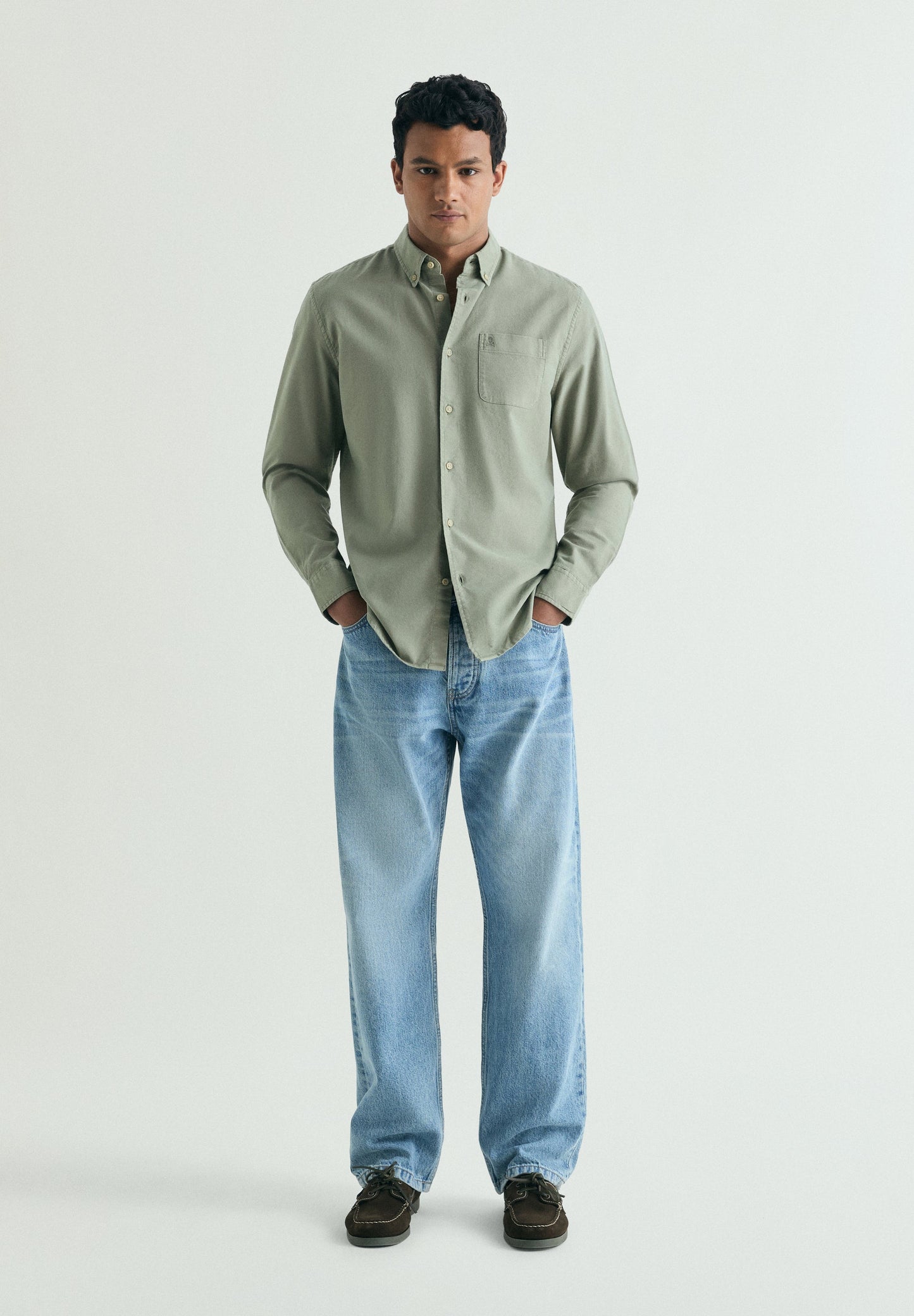 CAMISA OXFORD COM BORDADO NO TOM