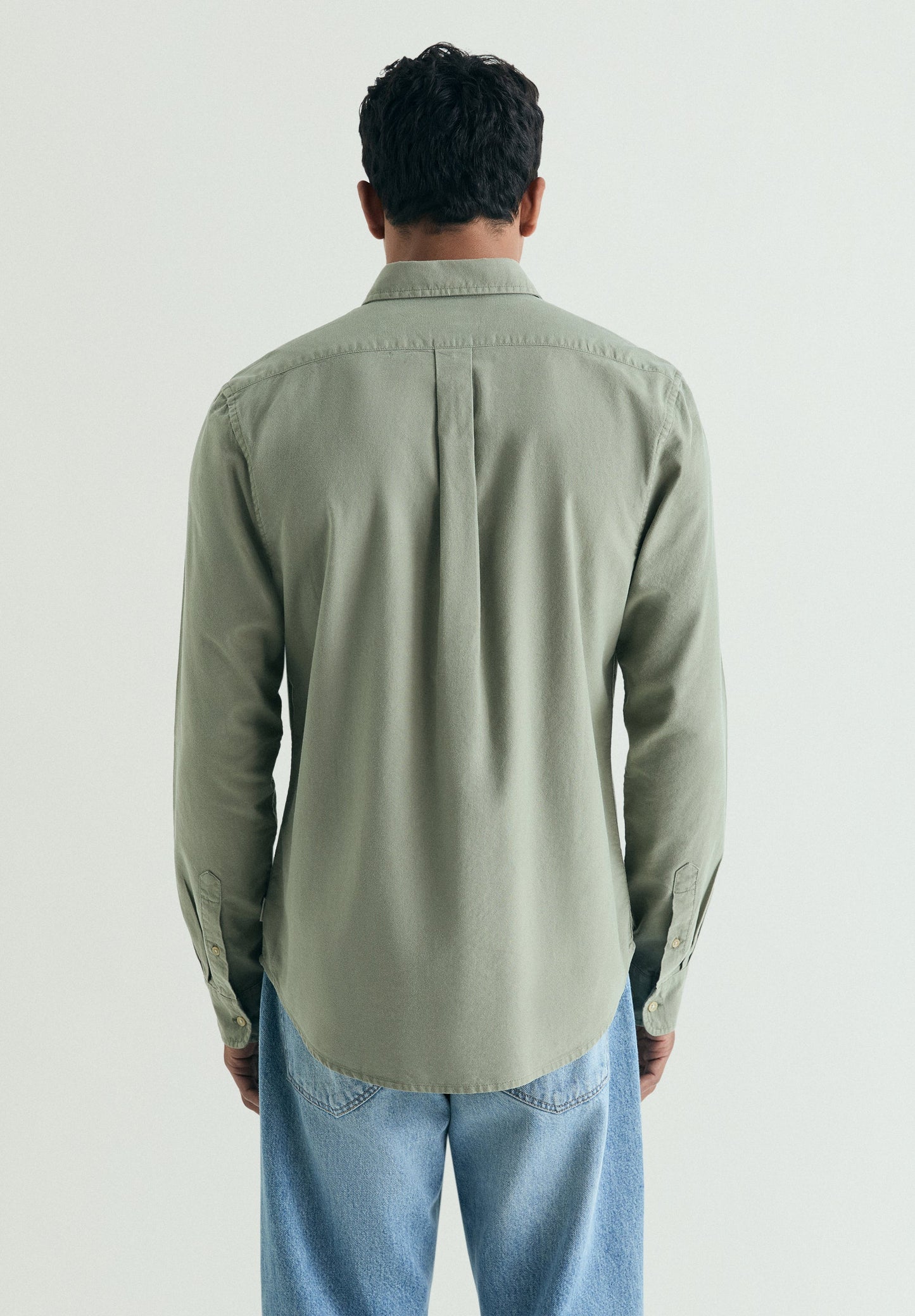 CAMISA OXFORD COM BORDADO NO TOM