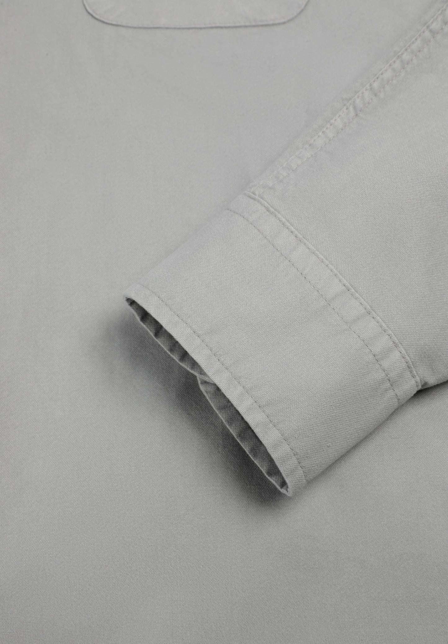 CAMISA OXFORD COM BORDADO NO TOM