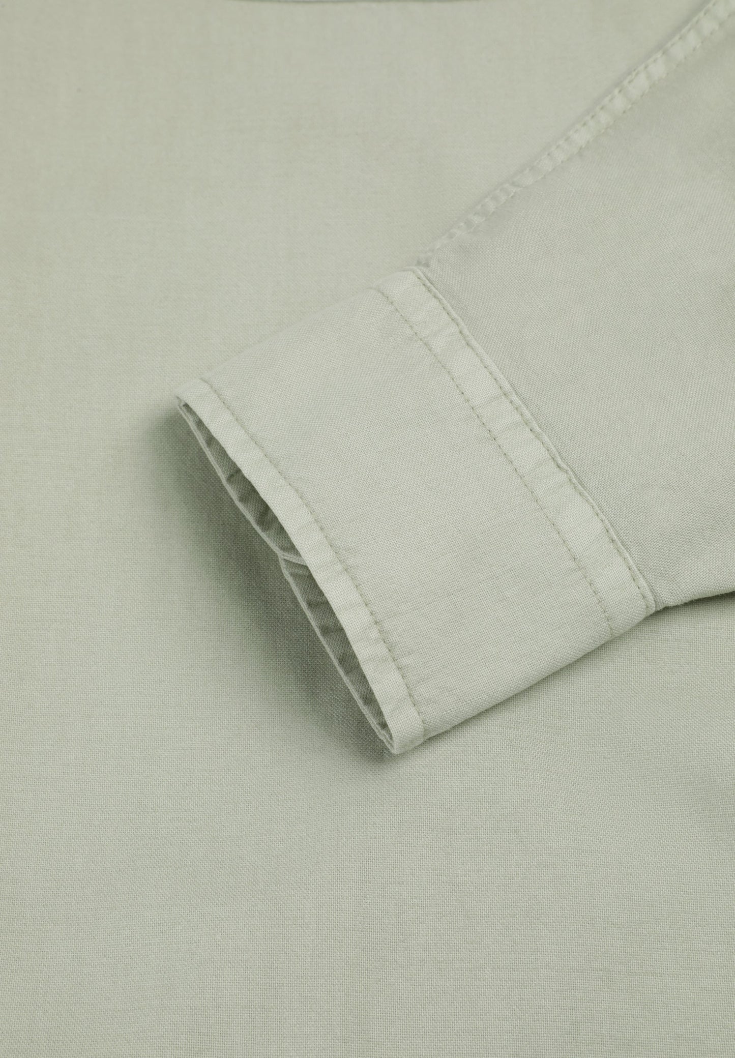 CAMISA OXFORD COM BORDADO NO TOM