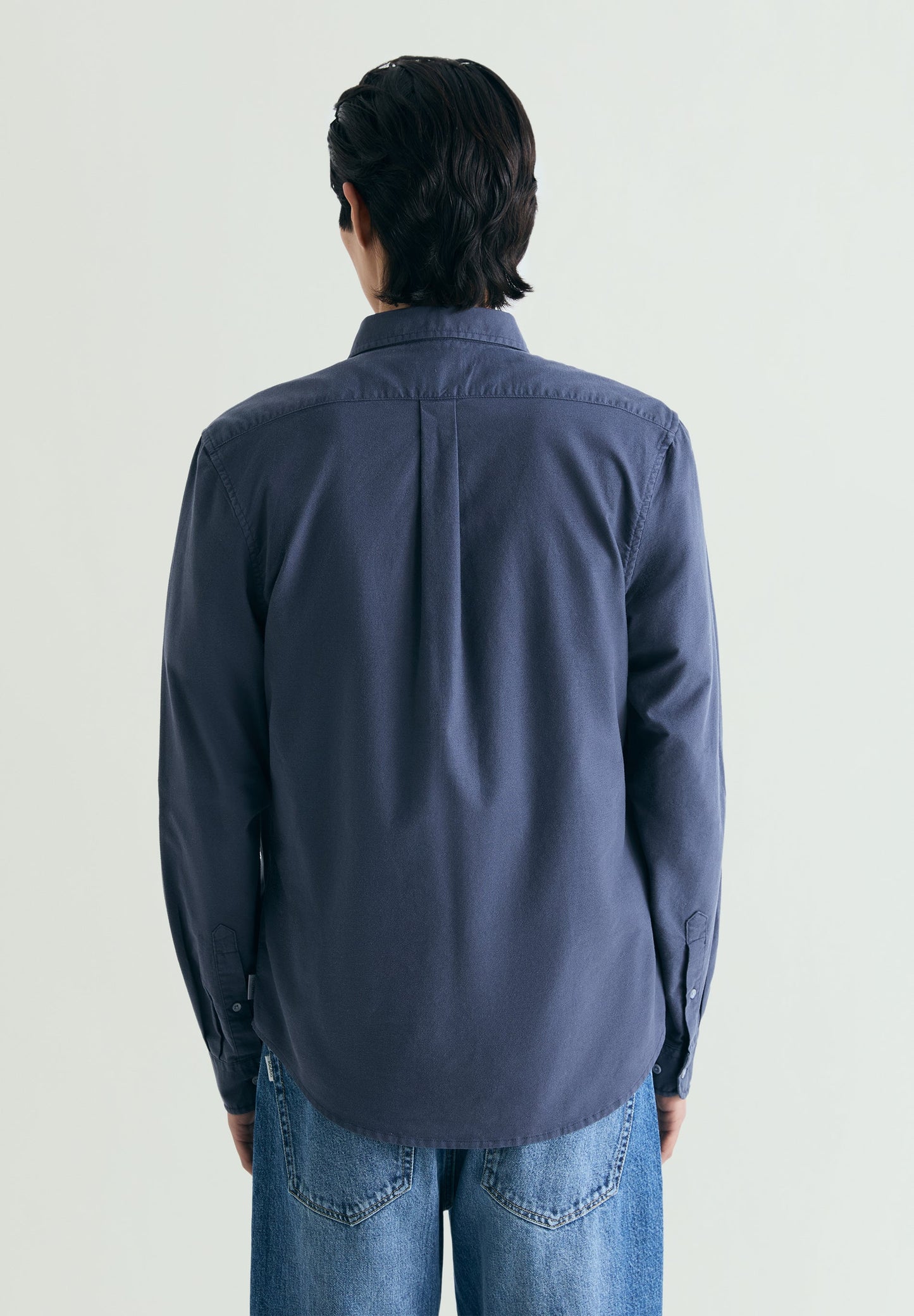 CAMISA OXFORD COM BORDADO NO TOM