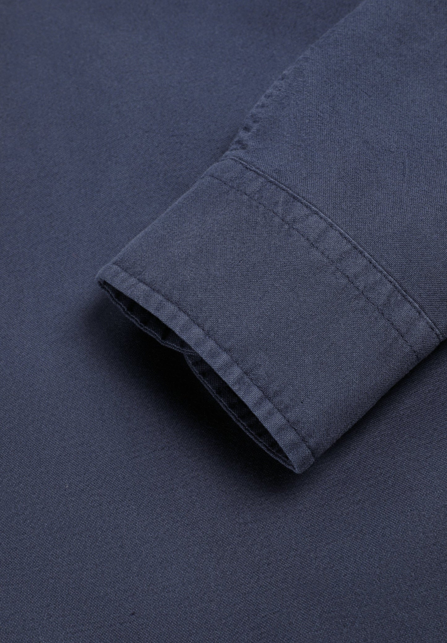 CAMISA OXFORD COM BORDADO NO TOM