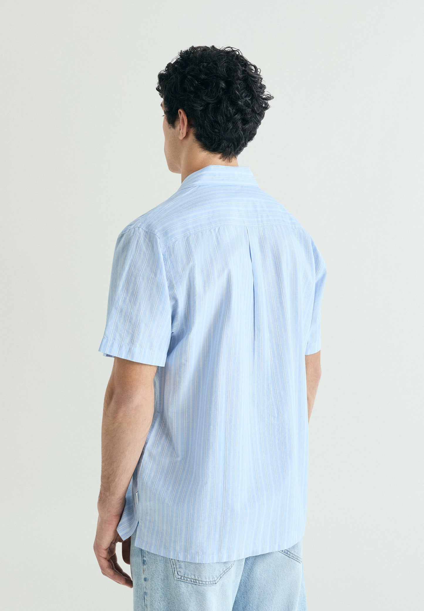 CAMISA DE MANGA CURTA ÀS RISCAS